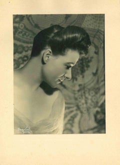 Vintage Portrait of Mrs Gilles - Photograph realized by Renzo Cinti - 1940s