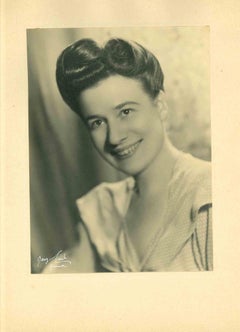 Vintage Portrait of Mrs Gilles - Photograph Realized by Renzo Cinti - 1940s