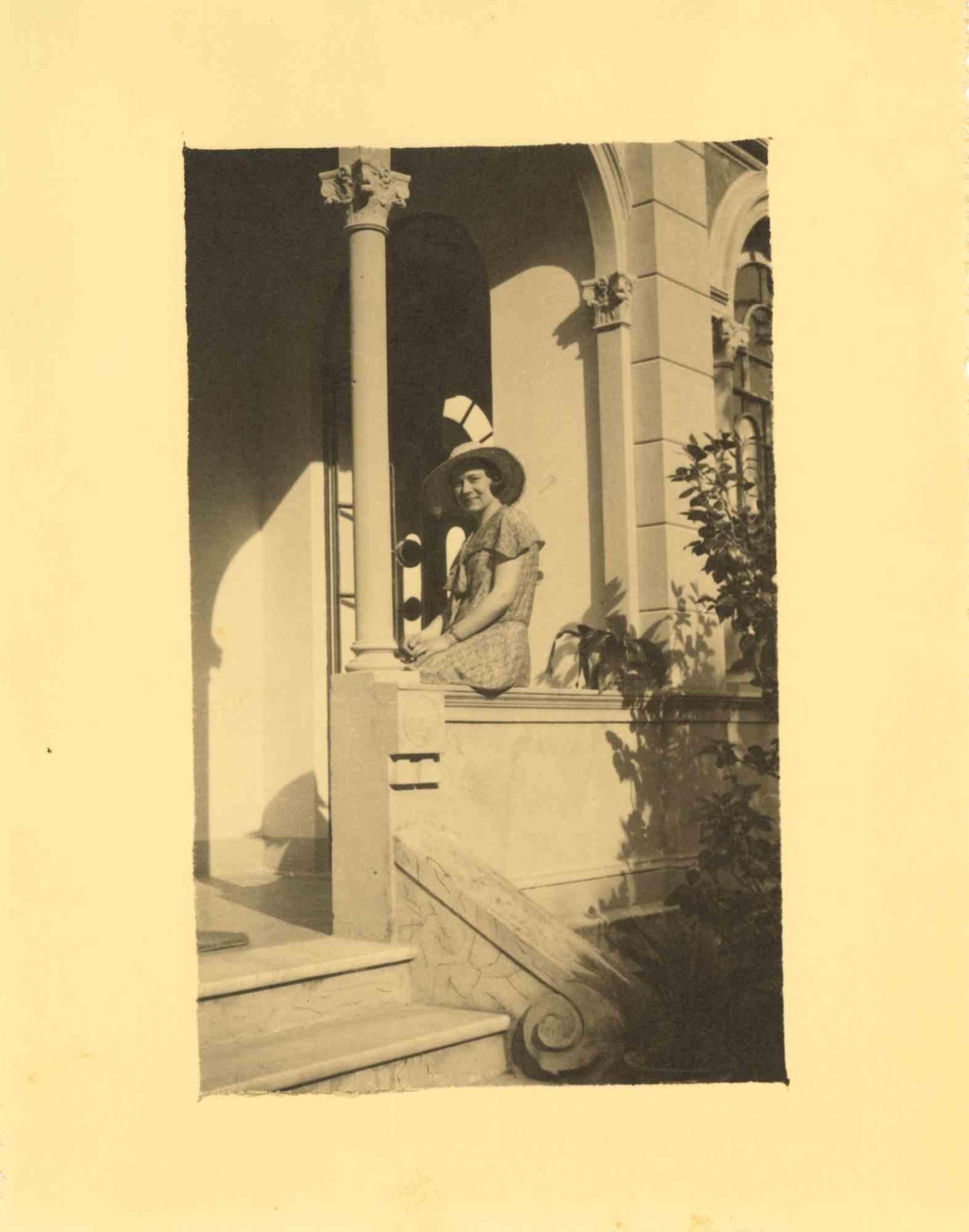 Portrait of Mrs Gilles is a  Photograph realized by Renzo Cinti in 1940s.

