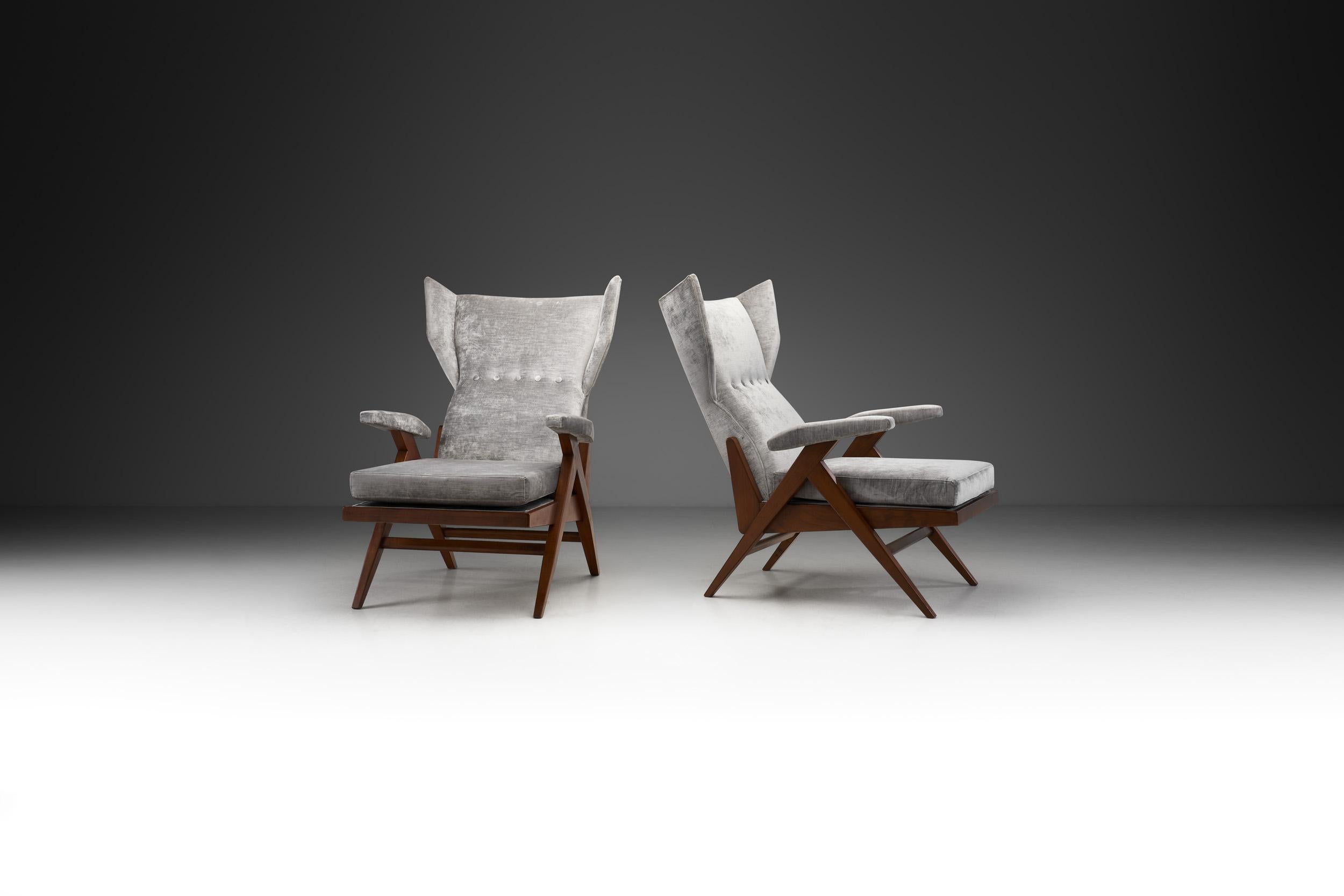 Dans les années 1950, de brillants designers italiens se sont efforcés de créer des meubles de la plus haute qualité en explorant des formes véritablement modernes. Ces designers ont expérimenté de nouveaux matériaux et de nouvelles méthodes de