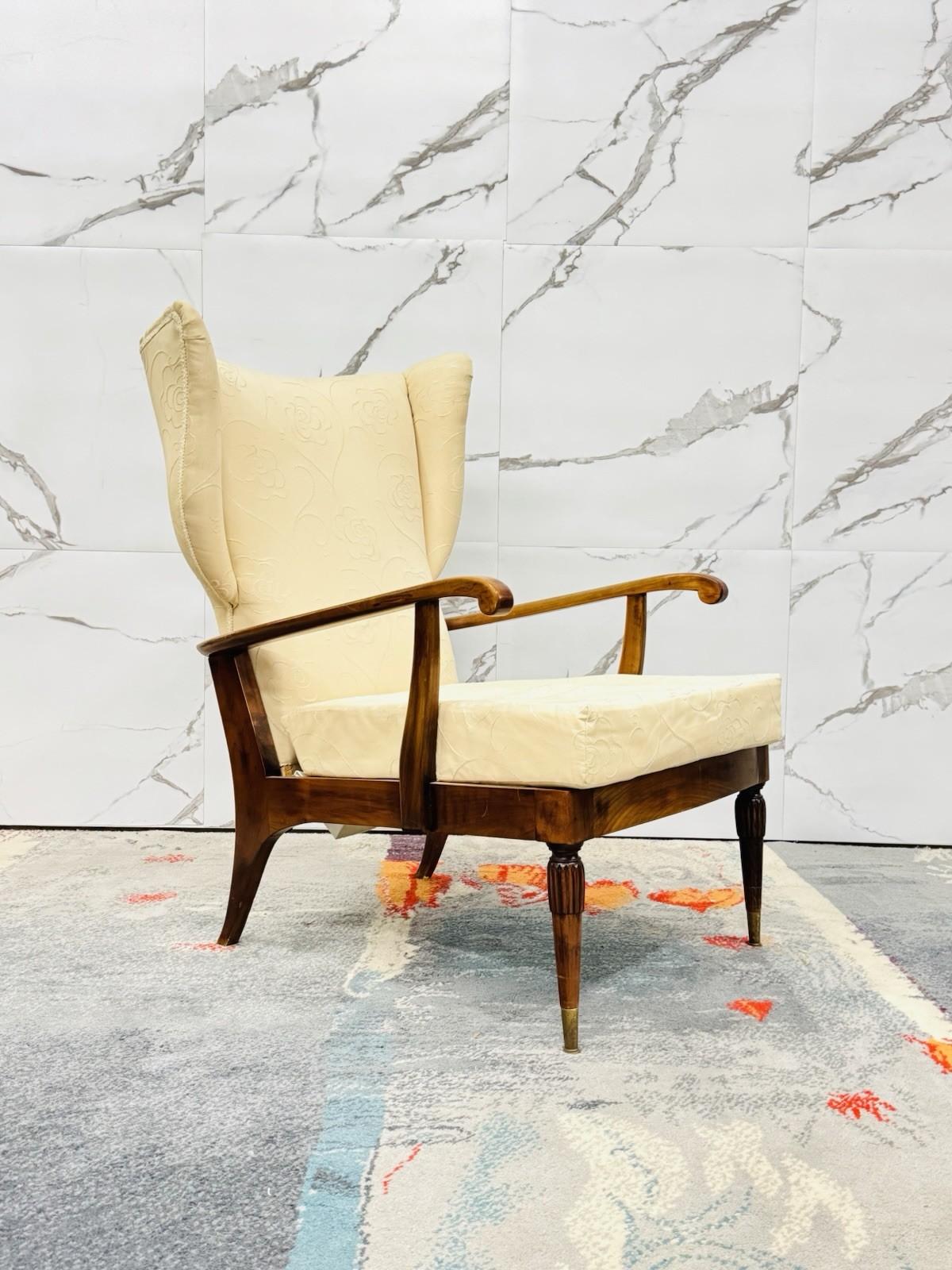 Renzo Franchi Camerani Poltrona Reclinabile Mod. Camea 1950 Design Mid-century.

Struttura interamente in legno, rivestimento in tessuto floreale di colore Beige.

L’articolo è in buone condizioni conservative, non vi è alcun difetto estetico o