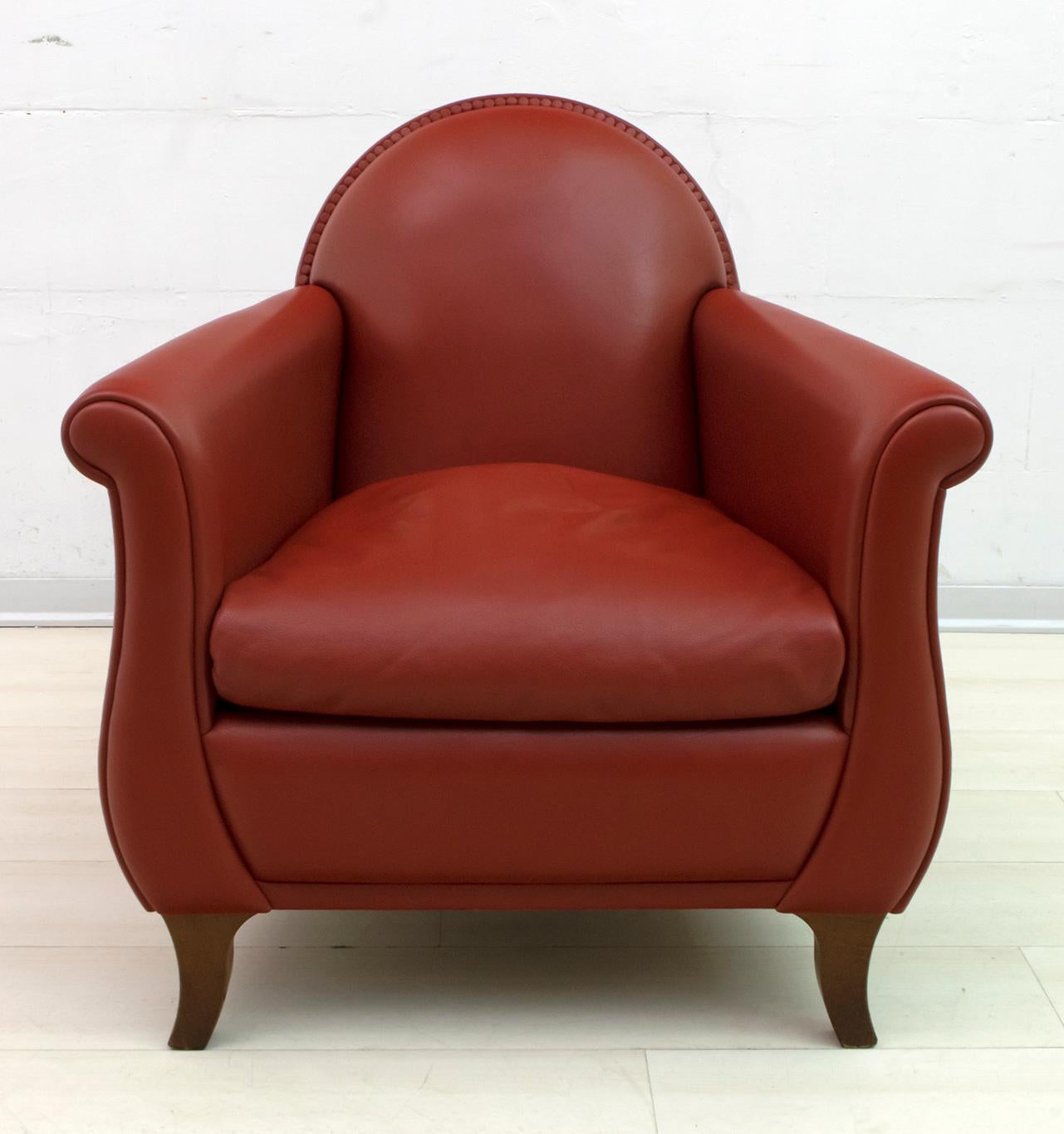 The Poltrona Frau Lyra armchair is an iconic design from the historical collection of Poltrona Frau. The Lyra, fully made from leather, was first noticed in 1934 and can be seen as a further development of the ‘Lira’ armchair, originating from 1916,