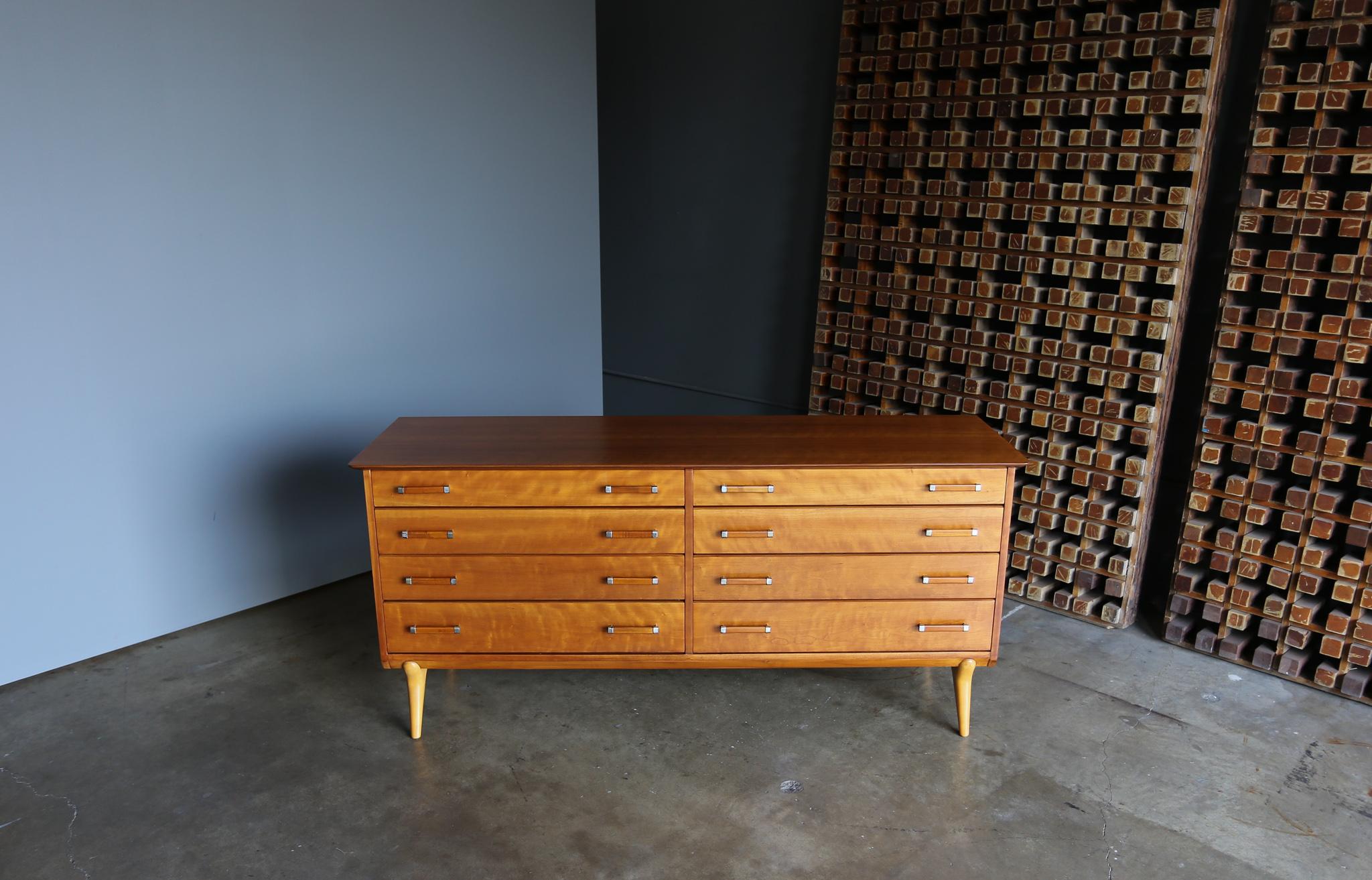Renzo Rutili Chest of Drawers for Johnson Furniture Company, circa 1955 In Good Condition In Costa Mesa, CA