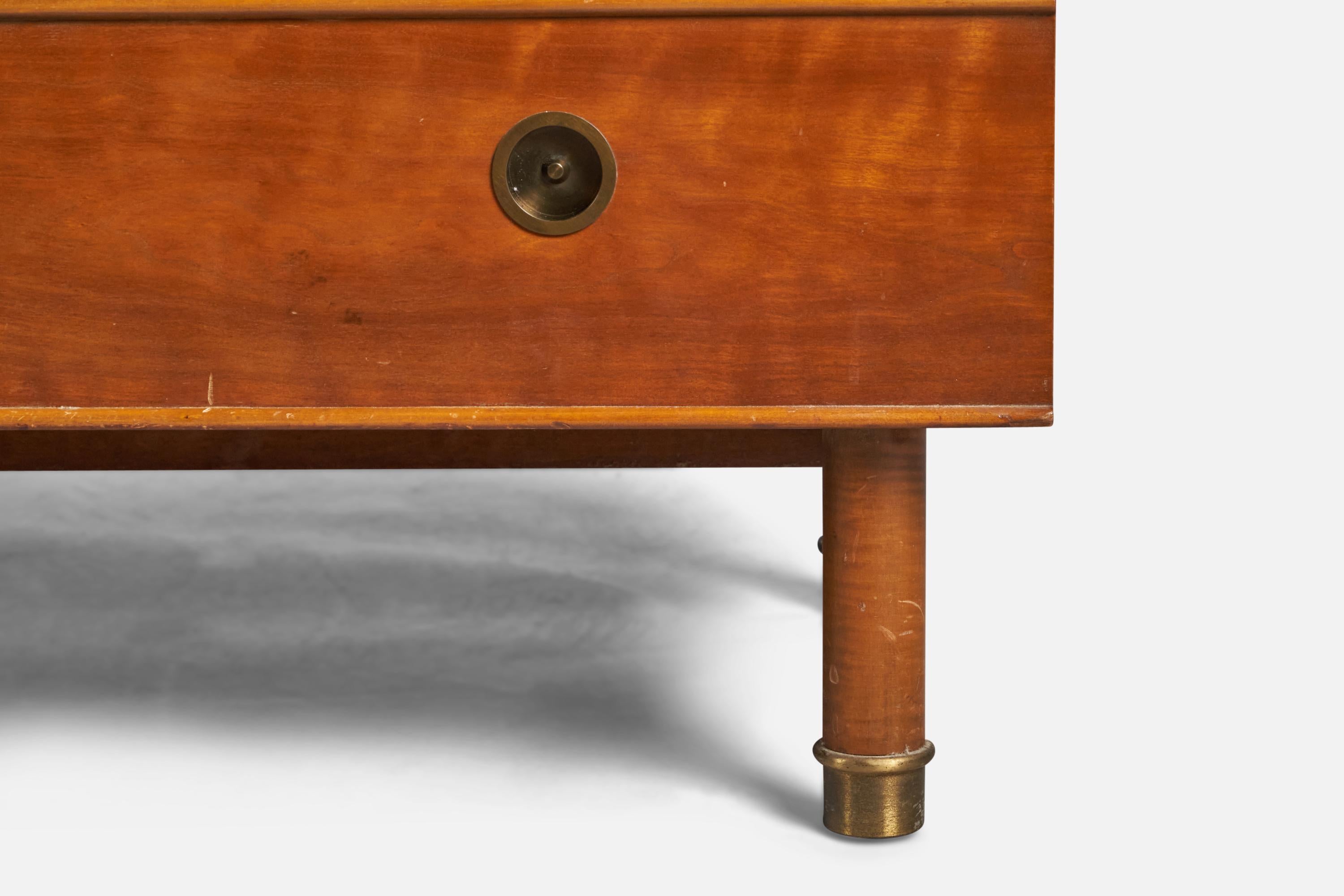 Renzo Rutili, Chest of Drawers, Mahogany, Maple, Brass, USA, 1950s In Good Condition For Sale In High Point, NC
