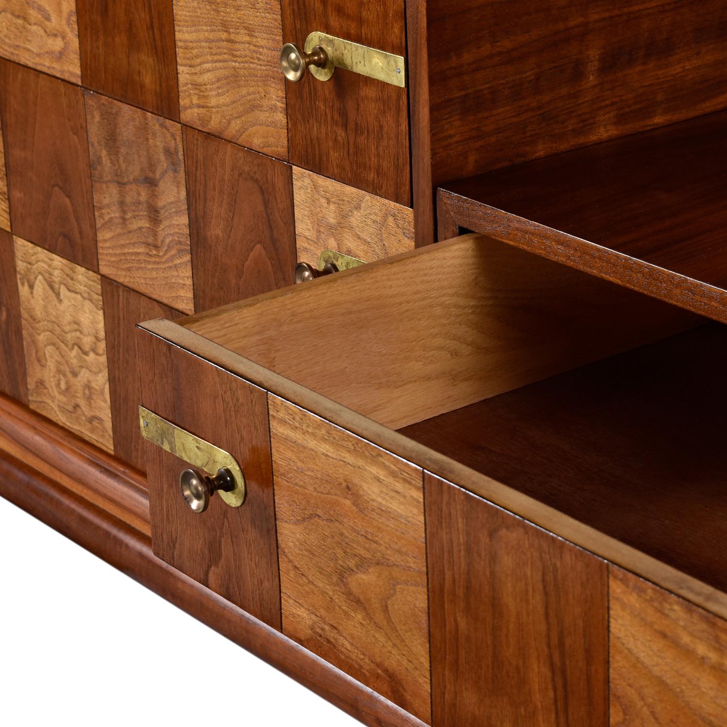 Renzo Rutili for John Stuart 3-Pieces Checker Parquet Campaigner Style Credenza (Crédence de style Campagne) en vente 4