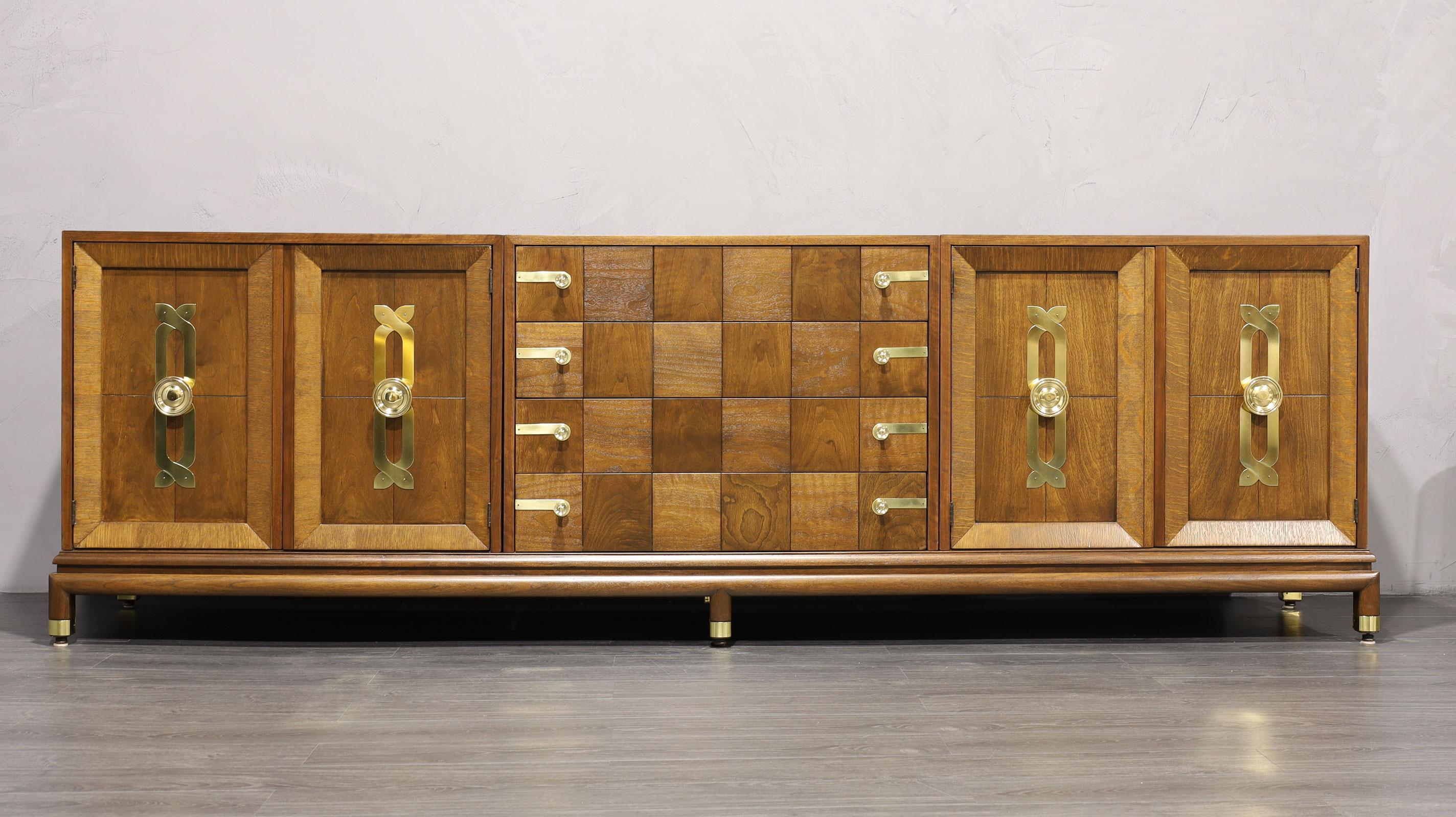 Renzo Rutili for John Stuart/Johnson Furniture Large Sideboard in Walnut For Sale 2