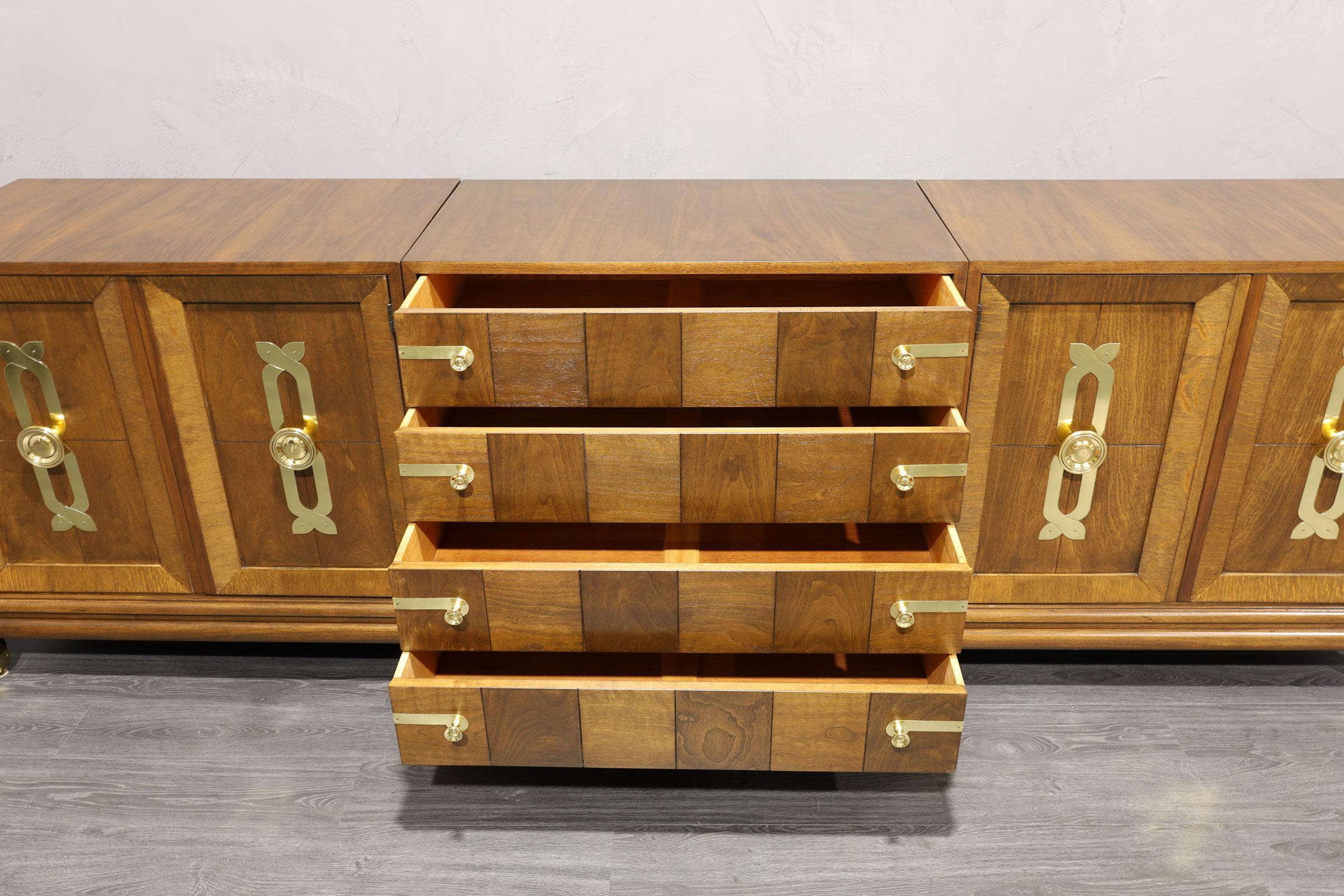 Renzo Rutili für John Stuart/Johnson Furniture Großes Sideboard aus Nussbaumholz (Messing) im Angebot