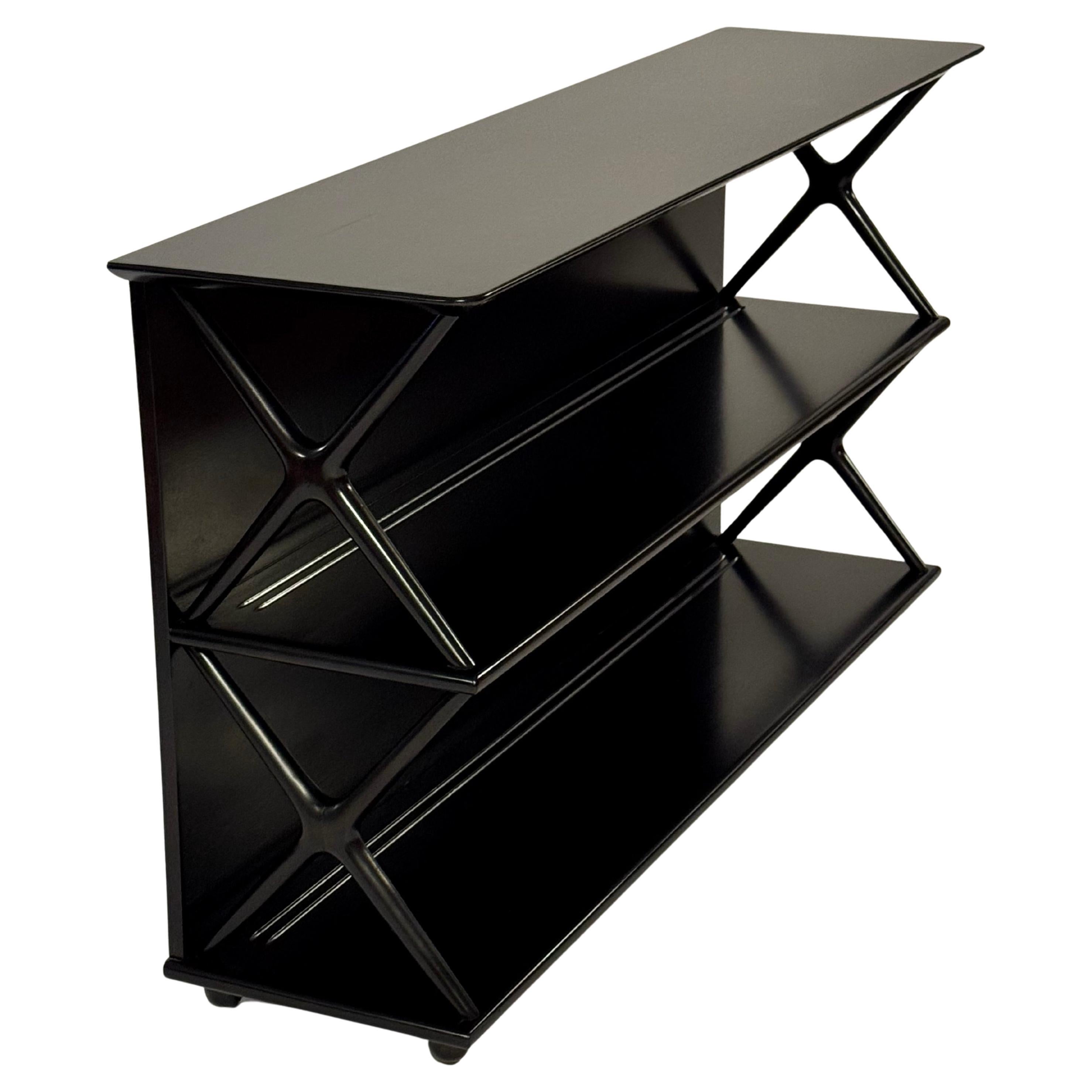 Renzo Rutili for Johnson Furniture Co. 1950s Low X Form Two Shelf Bookcase (Bibliothèque à deux étagères en forme de X)