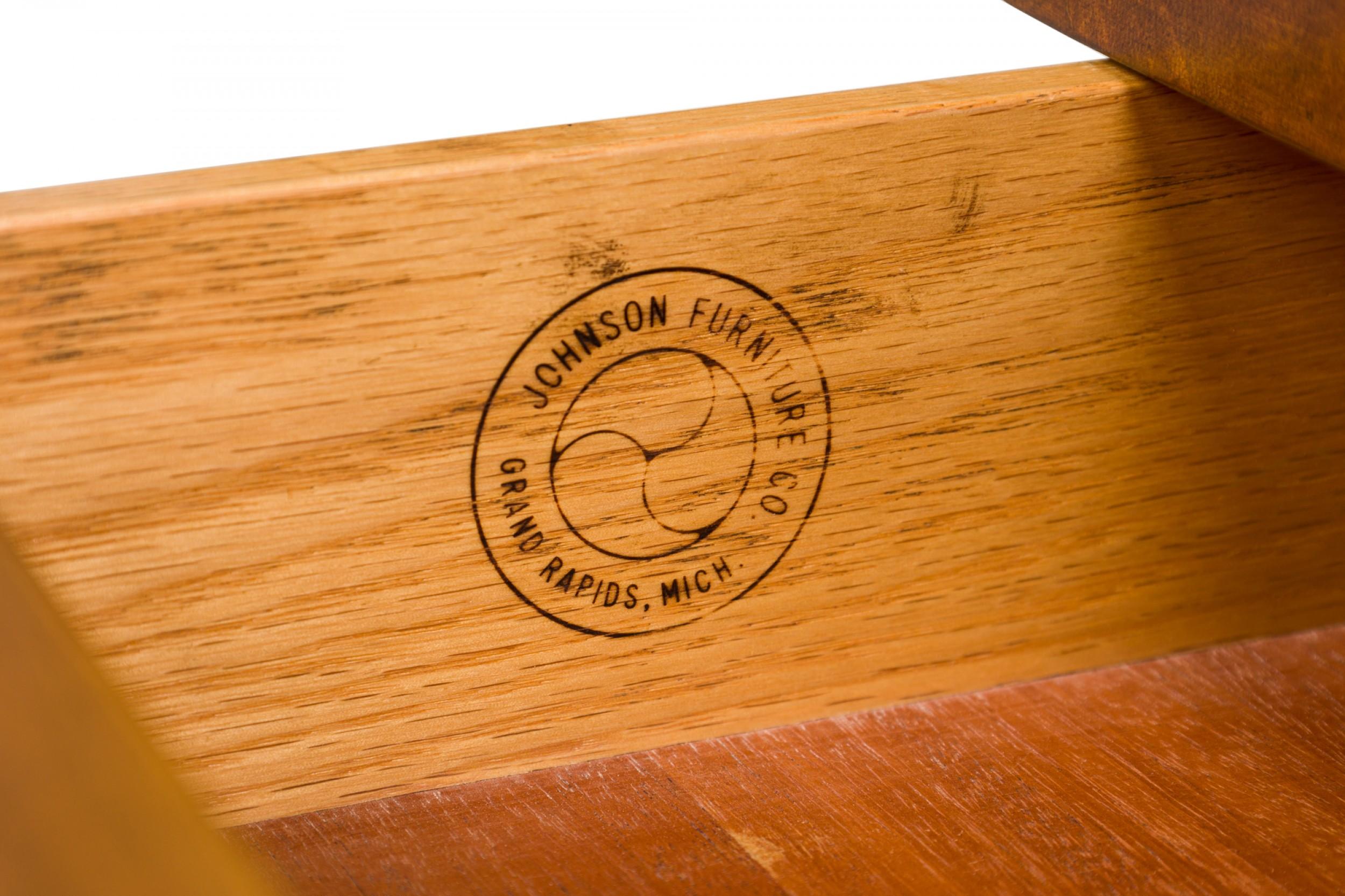 Renzo Rutili for Johnson Furniture Co. Burl Wood Nightstand / Bedside Table For Sale 3