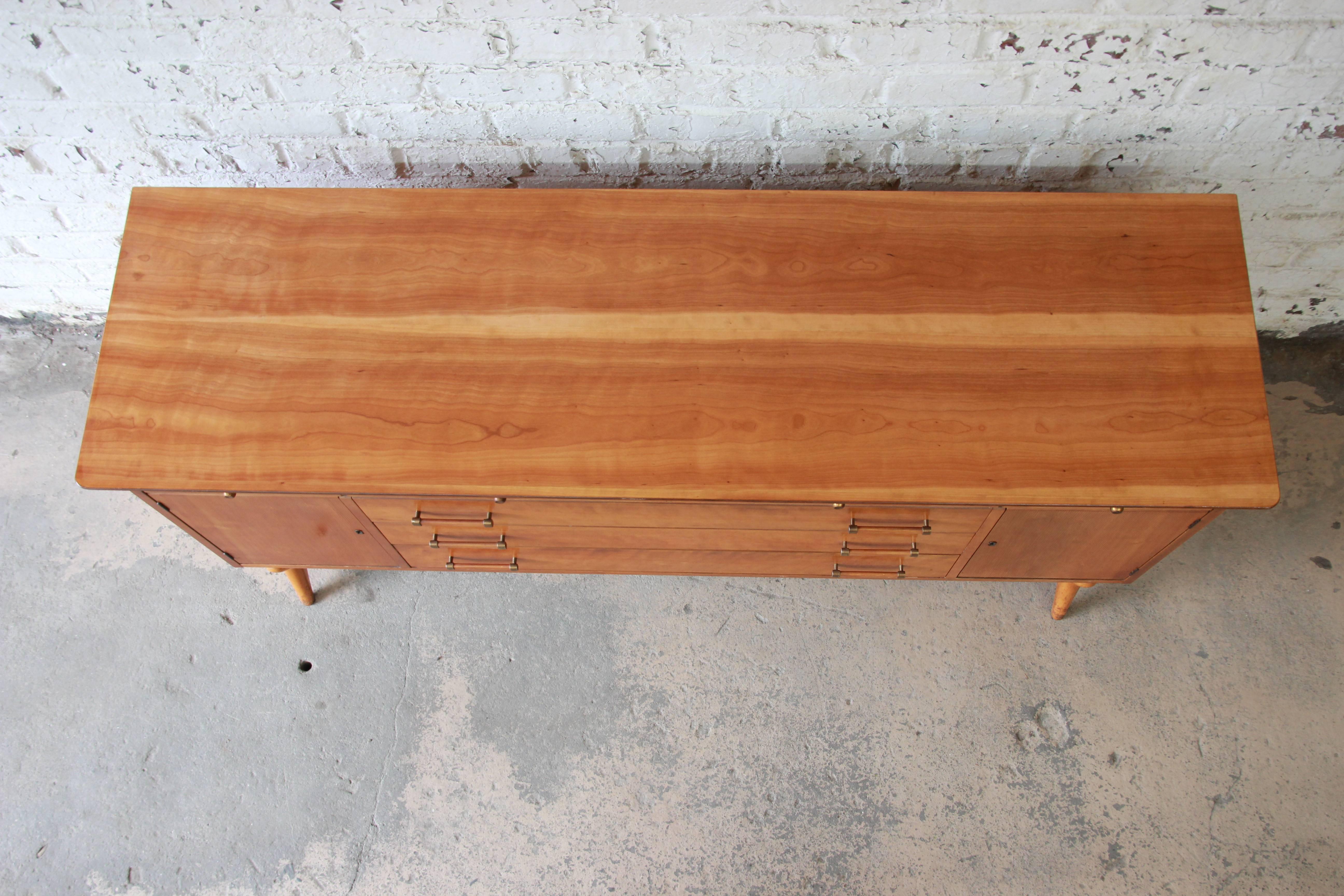 Renzo Rutili for Johnson Furniture Co. Mid-Century Modern Sideboard Credenza 4