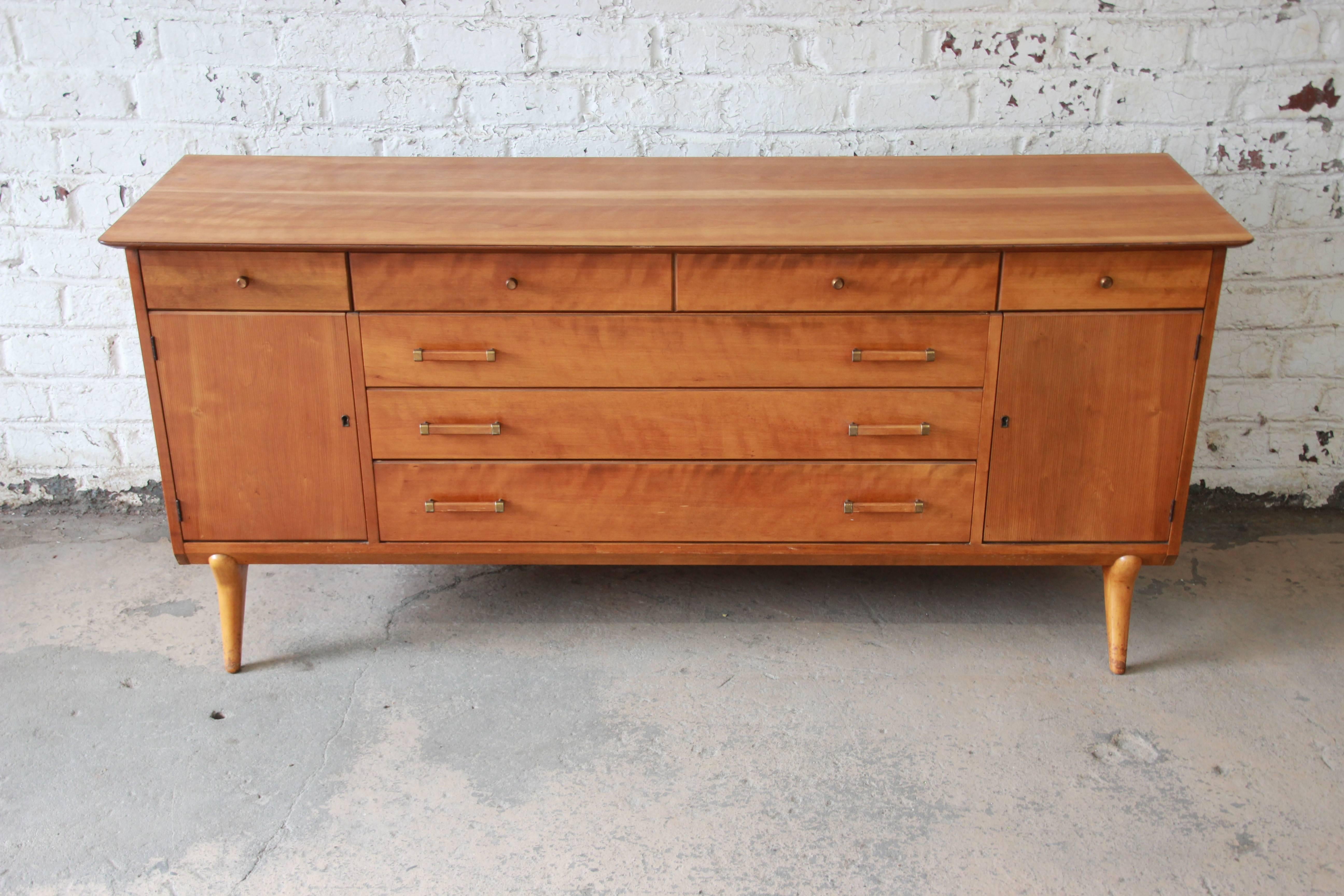 Renzo Rutili for Johnson Furniture Co. Mid-Century Modern Sideboard Credenza In Good Condition In South Bend, IN