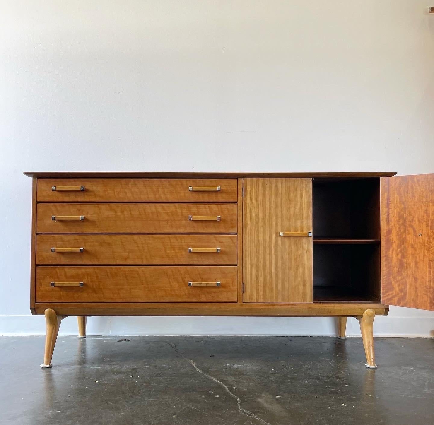 Outstanding maple credenza designed by Renzo Rutili for Johnson Furniture Company circa 1950’s.

Quality piece in excellent original condition with minimal wear. ( top light shadow, see pics )

Johnson furniture only produced the highest of