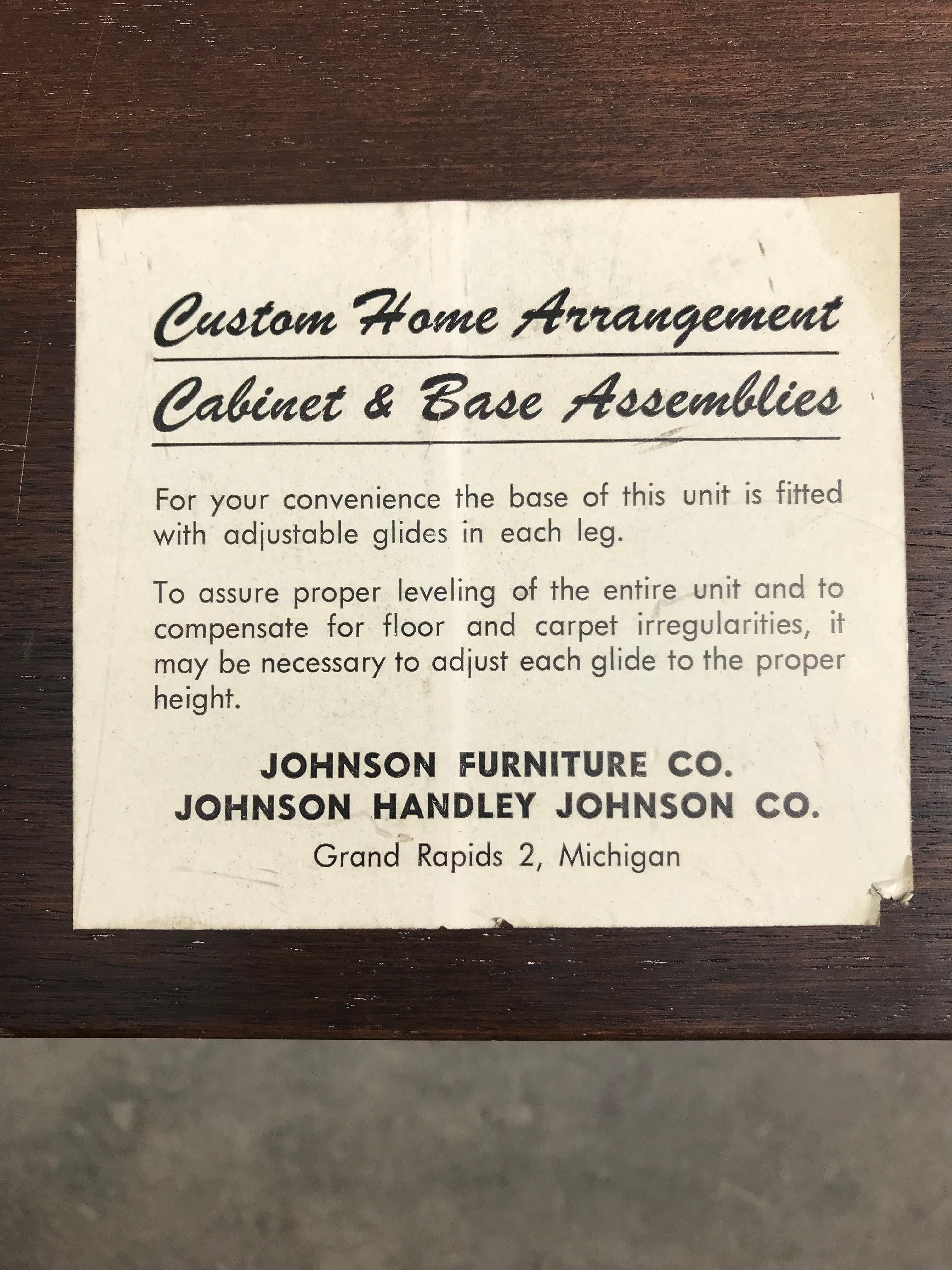 Renzo Rutili for Johnson Furniture Walnut Cabinet Credenza For Sale 6