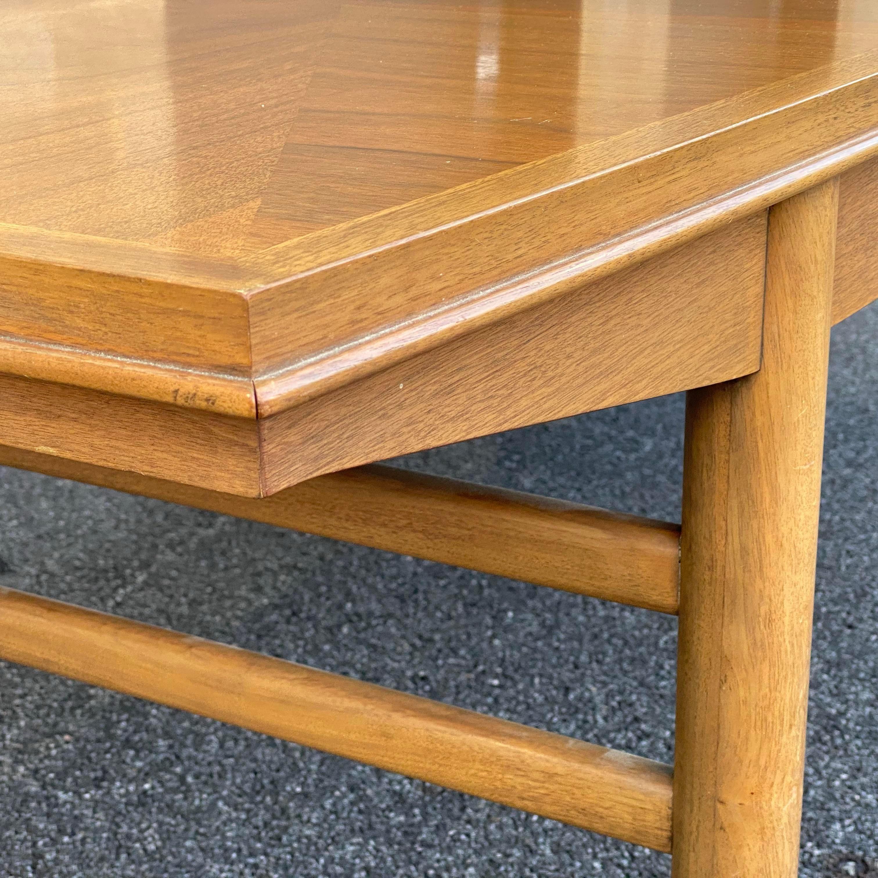 Renzo Rutili für Johnson Furniture, Moderner Esstisch aus der Mitte des Jahrhunderts (Moderne der Mitte des Jahrhunderts) im Angebot