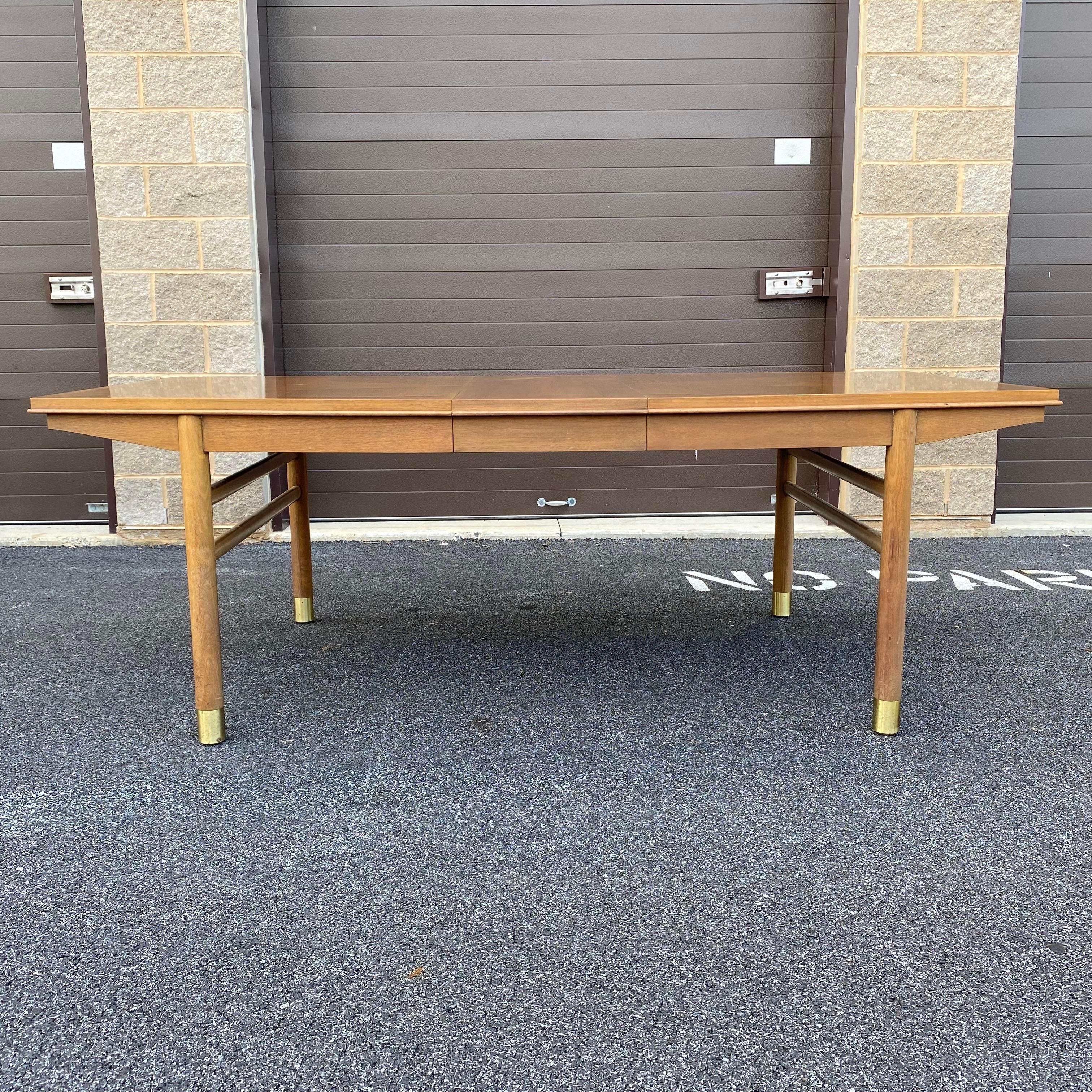 Renzo Rutili für Johnson Furniture, Moderner Esstisch aus der Mitte des Jahrhunderts (Messing) im Angebot