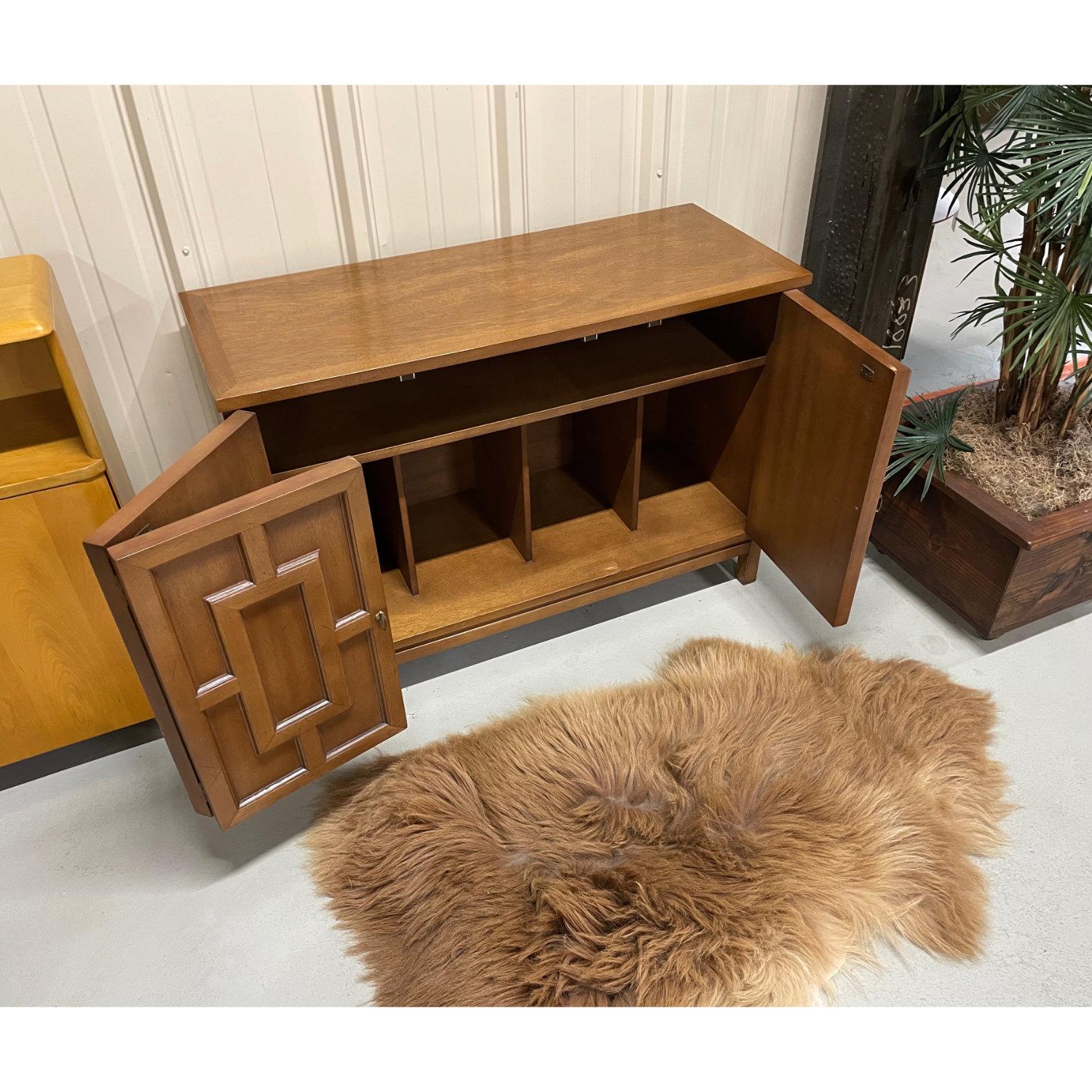 Armario Credenza Bar Seco Calado Estilo Renzo Rutili mediados del siglo XX en venta