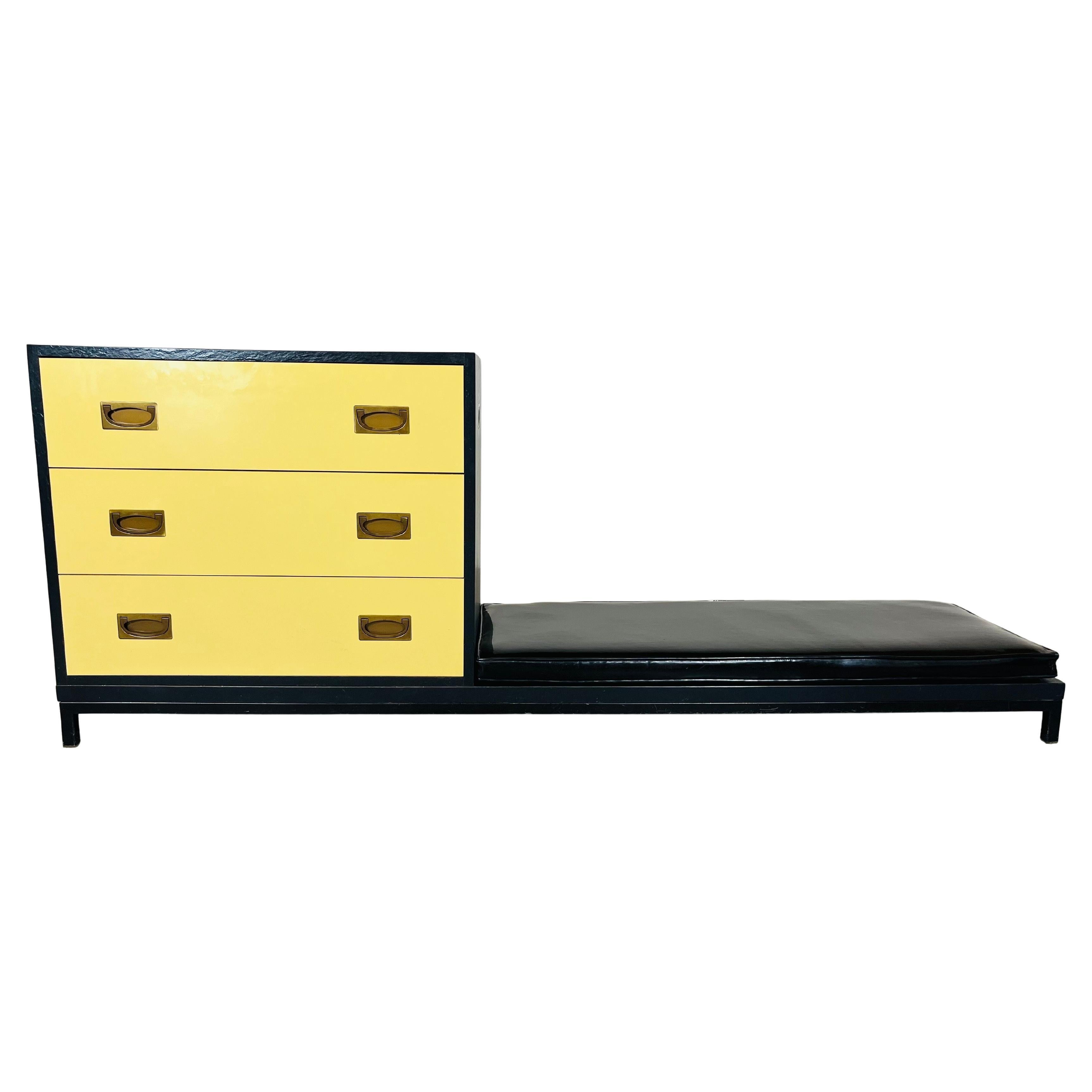 Commode Campaigner jaune et noir avec banc bas, style Renzo Rutili