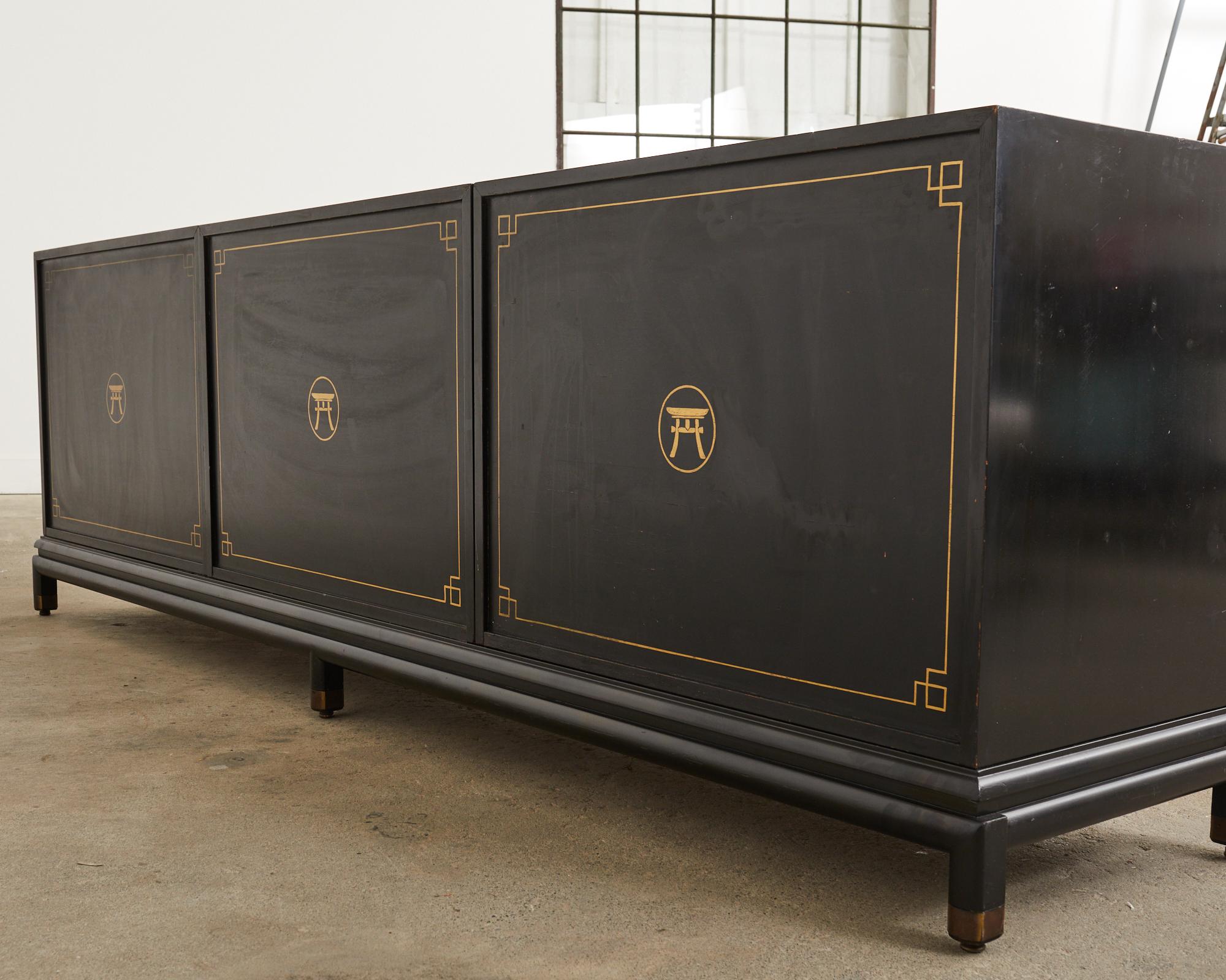 Renzo Rutilli Chinoiserie Decorated Gold Leaf Cabinet Credenza For Sale 11