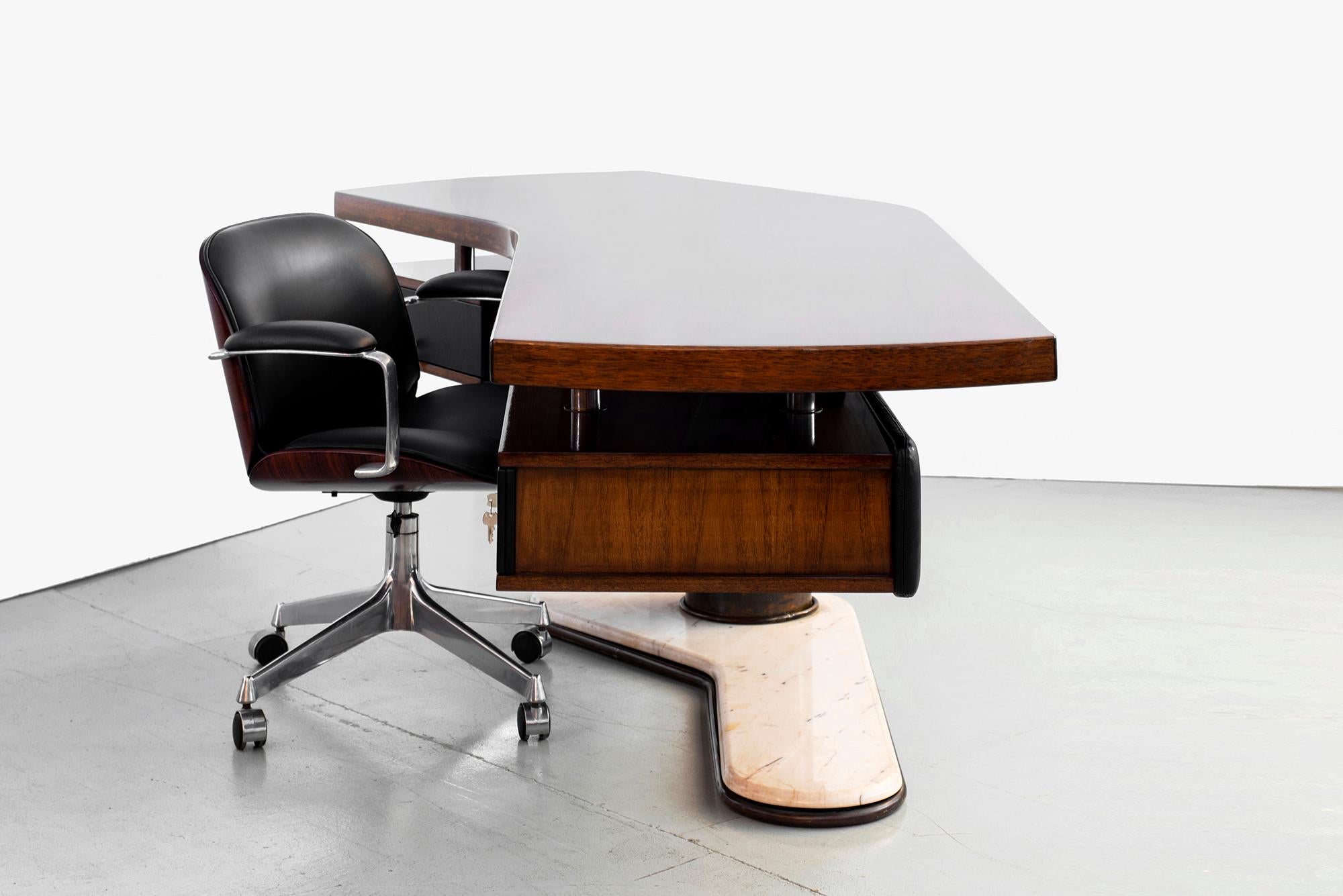 boomerang desk