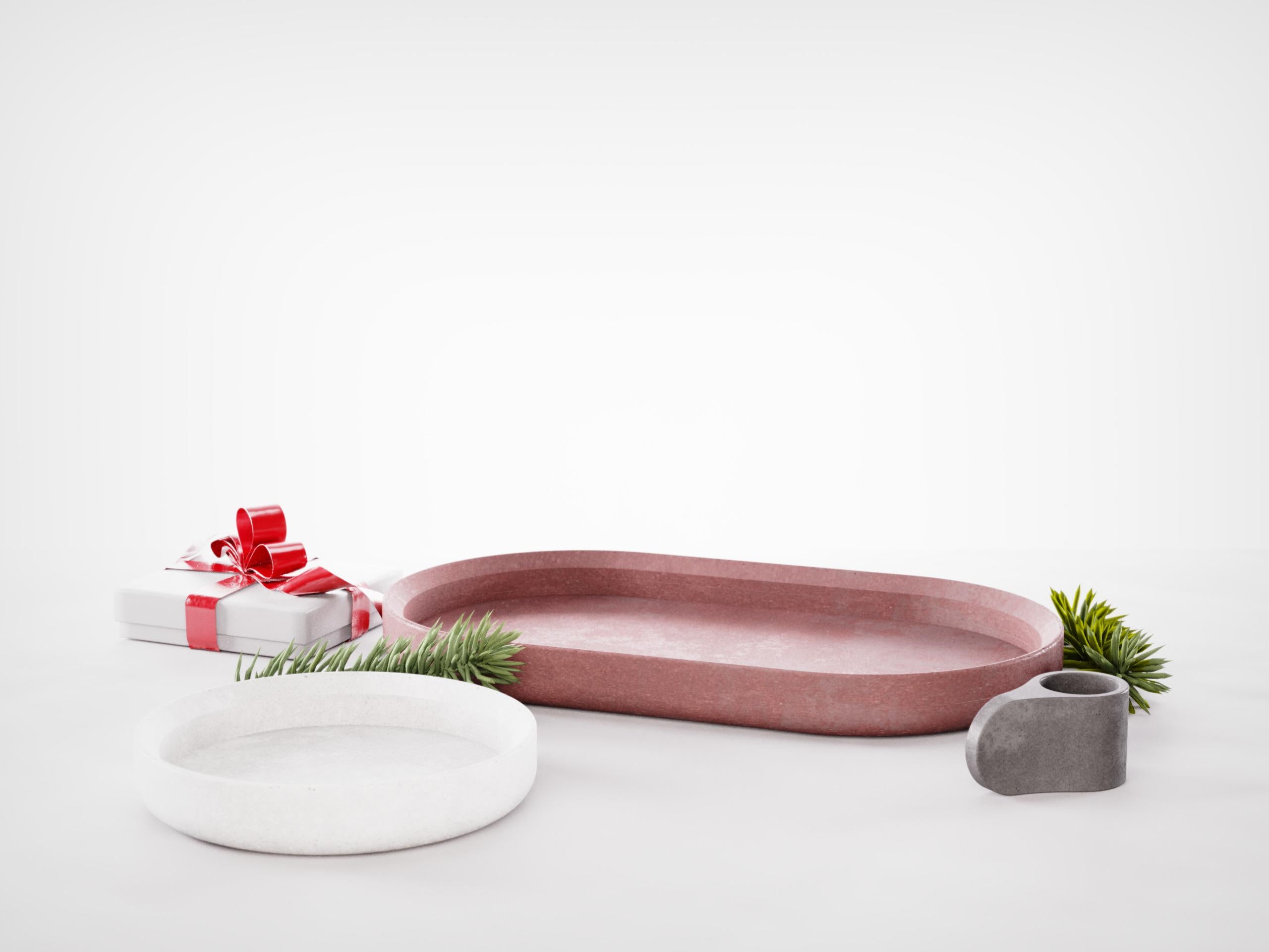 Now available in Christmas Edition!

Renzo Line is a family of multipurpose trays with a very smooth surface and soft curved edges, now available in different color compositions. Each piece is a unique, no two are the same. All products are fully