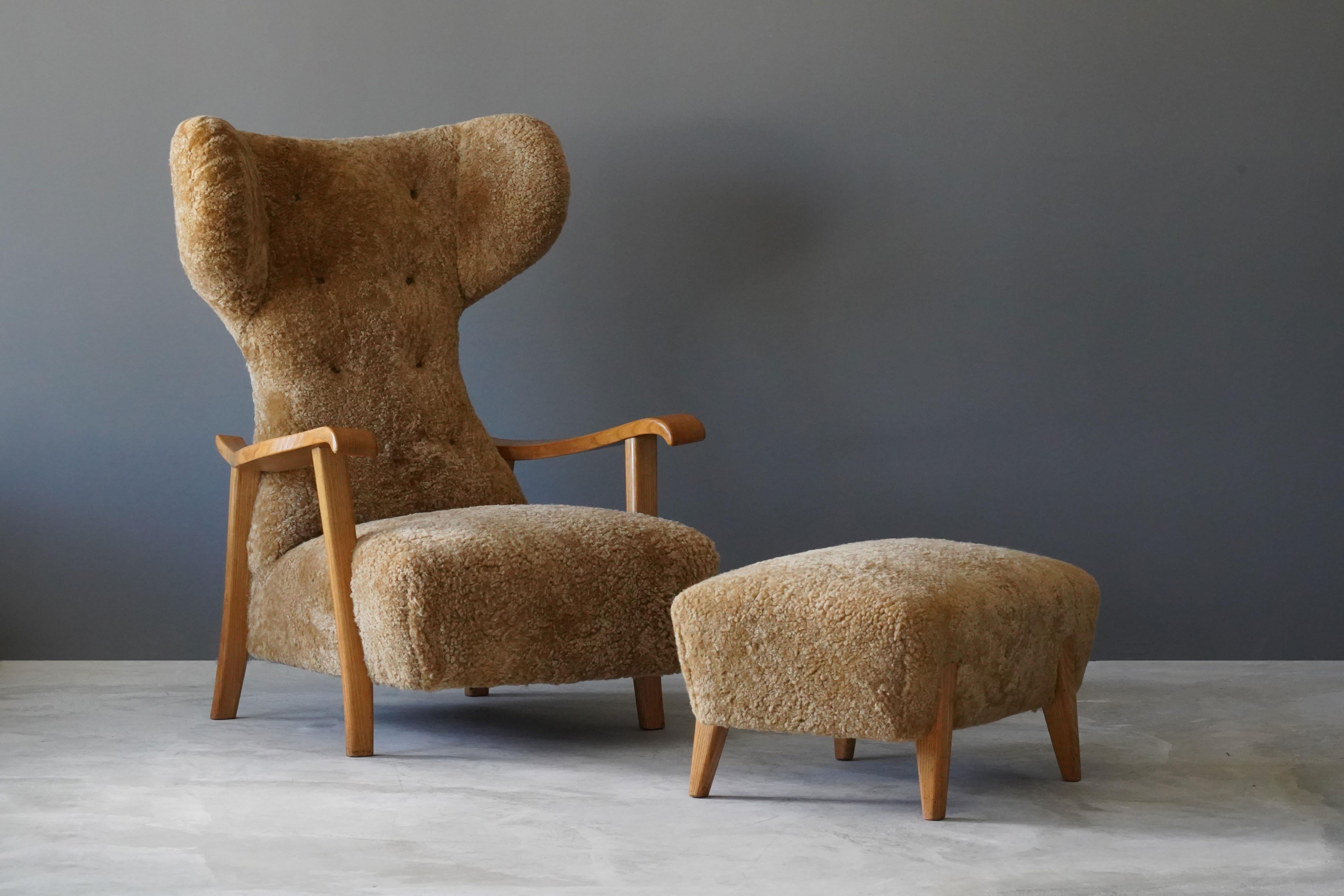 Organic Modern Renzo Zavanella (Attribution) Lounge Chair, Ottoman, Sheepskin, Oak, Italy 1940s