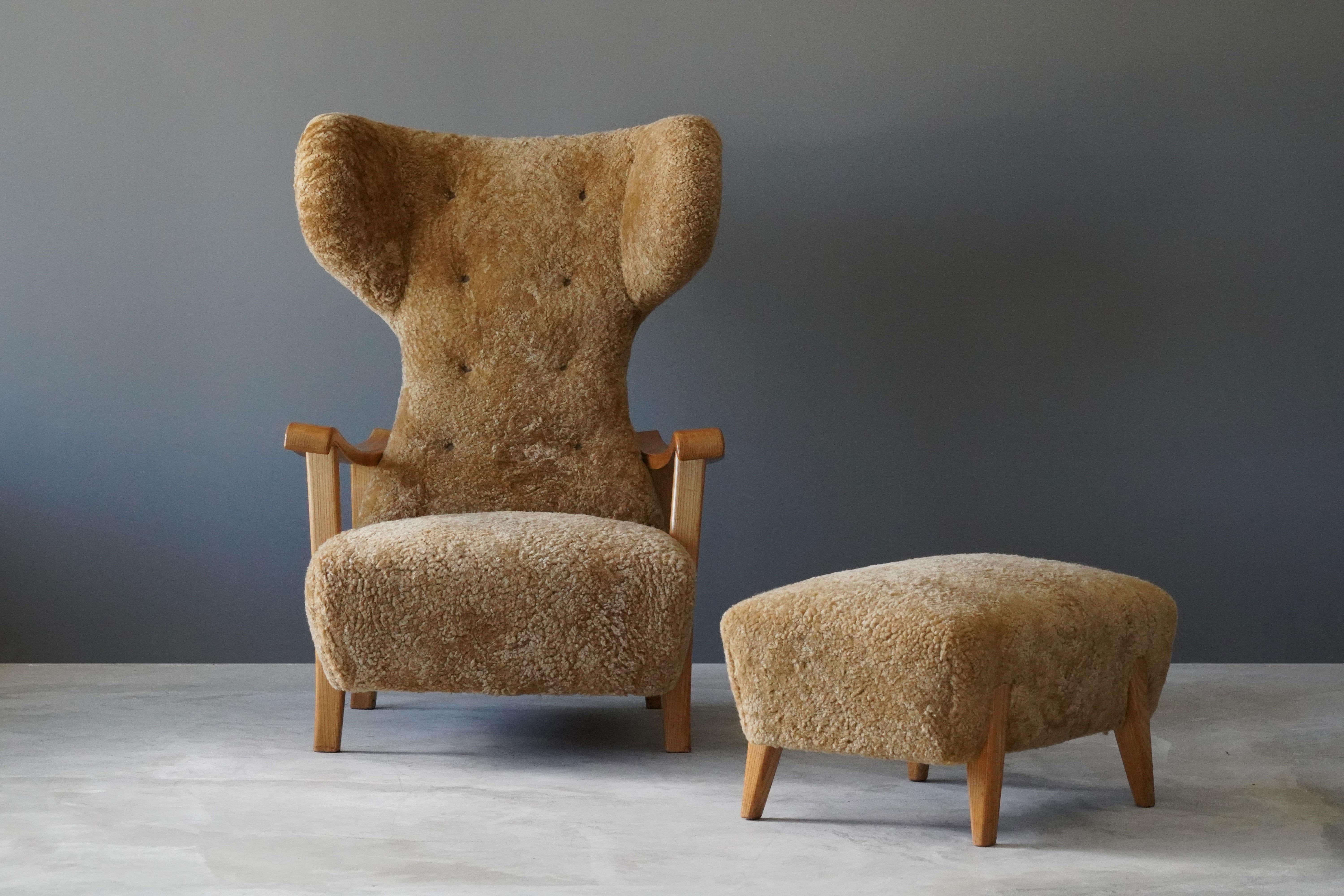 Renzo Zavanella (Attribution) Lounge Chair, Ottoman, Sheepskin, Oak, Italy 1940s In Good Condition In High Point, NC