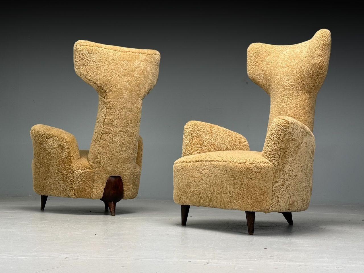 Renzo Zavanella, Moderna italiana de mediados de siglo, Piel de oveja miel, Madera, Sillas de salón raras, Italia, años 50

Pareja de sillones de salón de forma orgánica moderna, excepcionalmente raros, diseñados por Renzo Zavanella en Italia c.