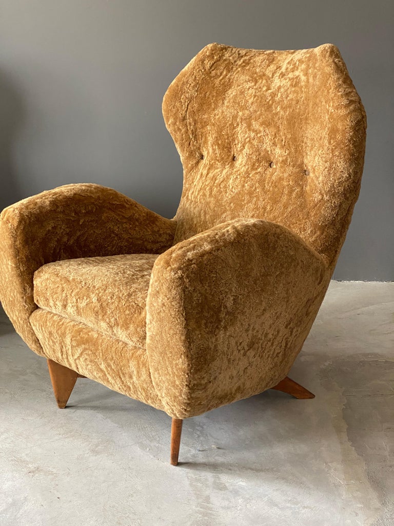 Renzo Zavanella, Organic Lounge Chairs, Sheepskin, Walnut, Italy, 1950s 1