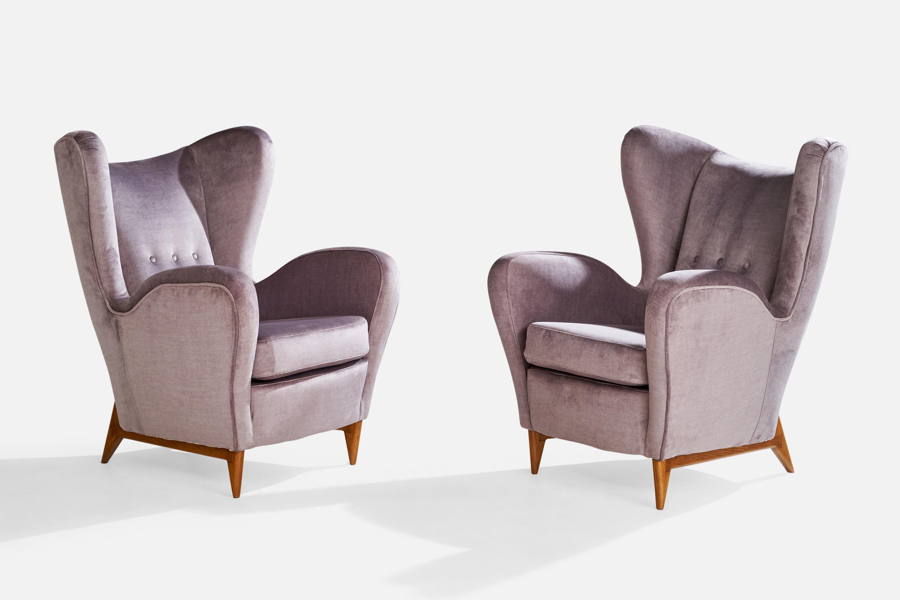 Scandinave moderne Attribution Renzo Zavenella, chaises longues, velours, bois, Italie, années 1940 en vente