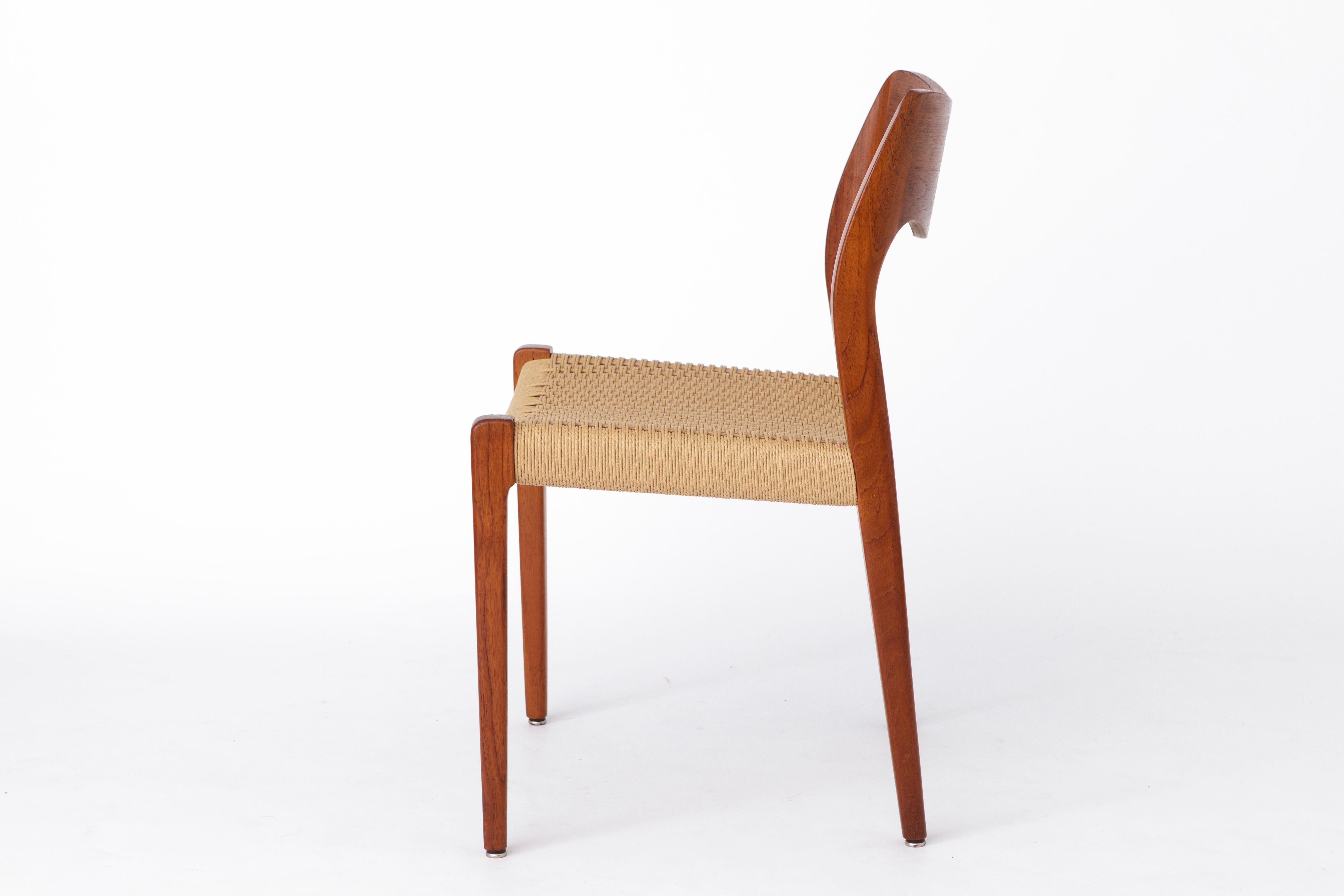 Repaired - 1 of 2 Niels Moller Chairs, model 71, Teak, 1950s, Vintage In Good Condition For Sale In Hannover, DE