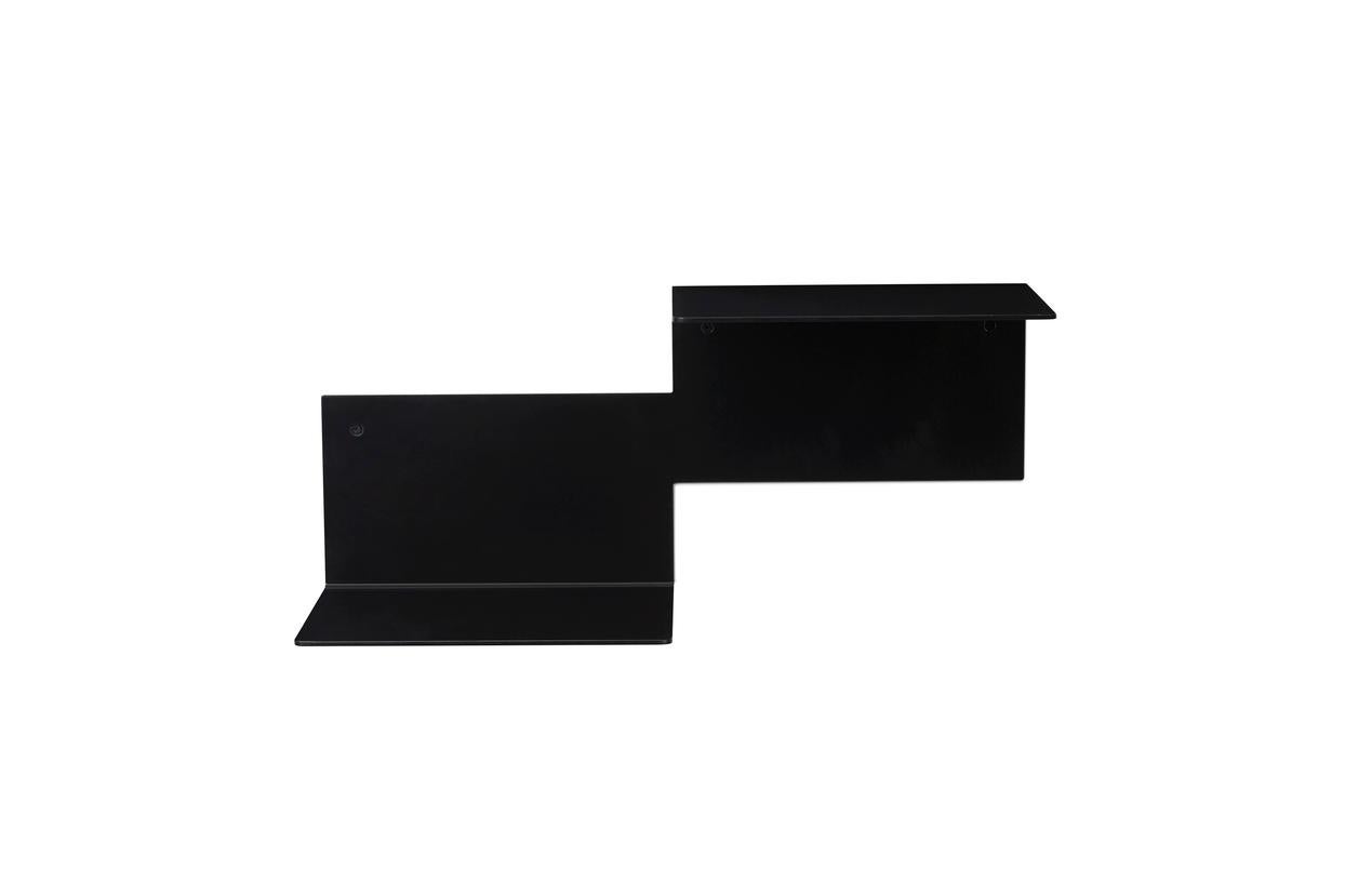 Repeat Shelf Black Noir Right by Warm Nordic
Dimensions: D60 x W23 x H26cm
Material: Powder coated aluminium
Weight: 5 kg
Also available in different colours. Please contact us.

Flexible shelf unit that can be mounted on the wall and offers