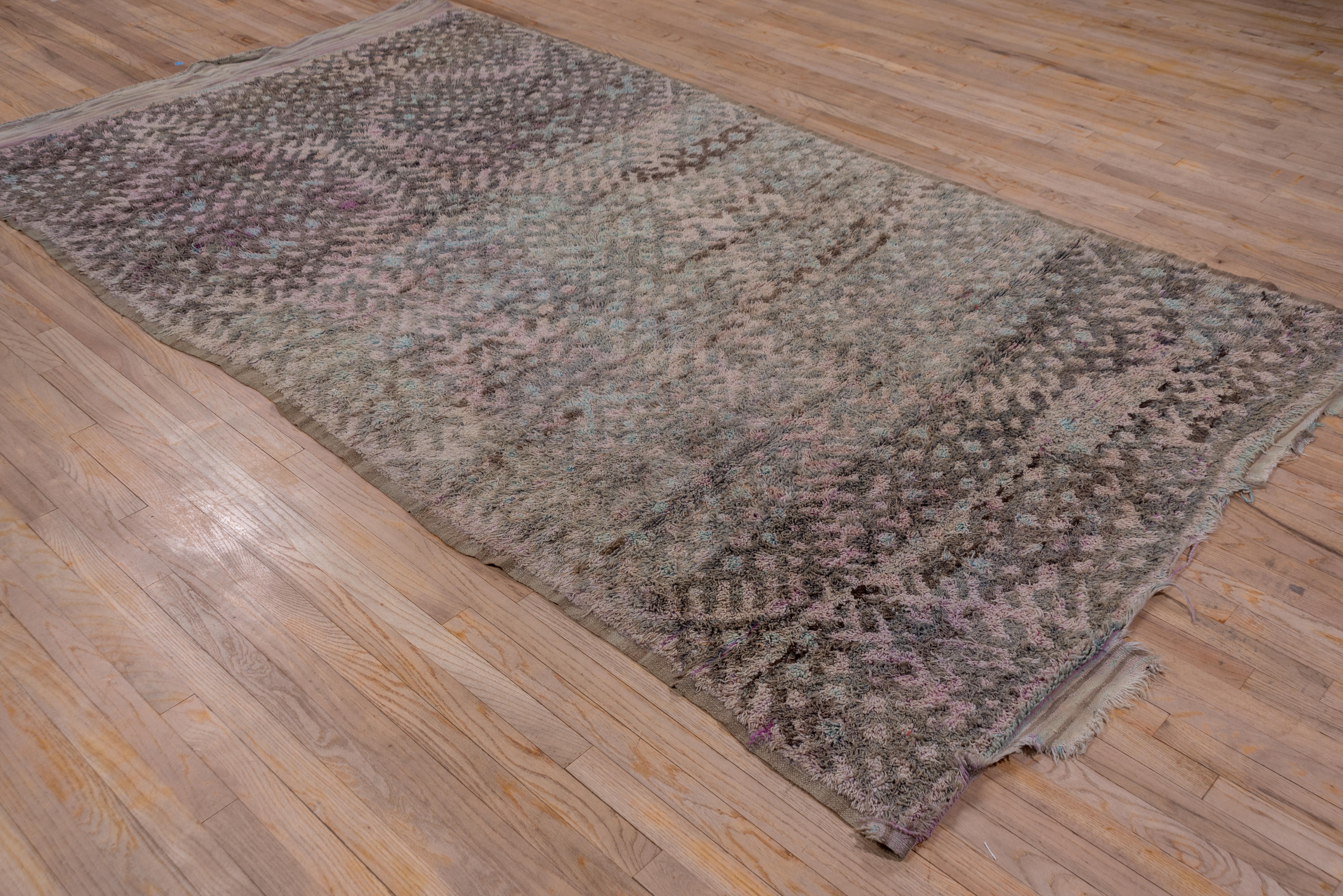 Repeating Diamond Medallion Moroccan Rug In Good Condition For Sale In New York, NY