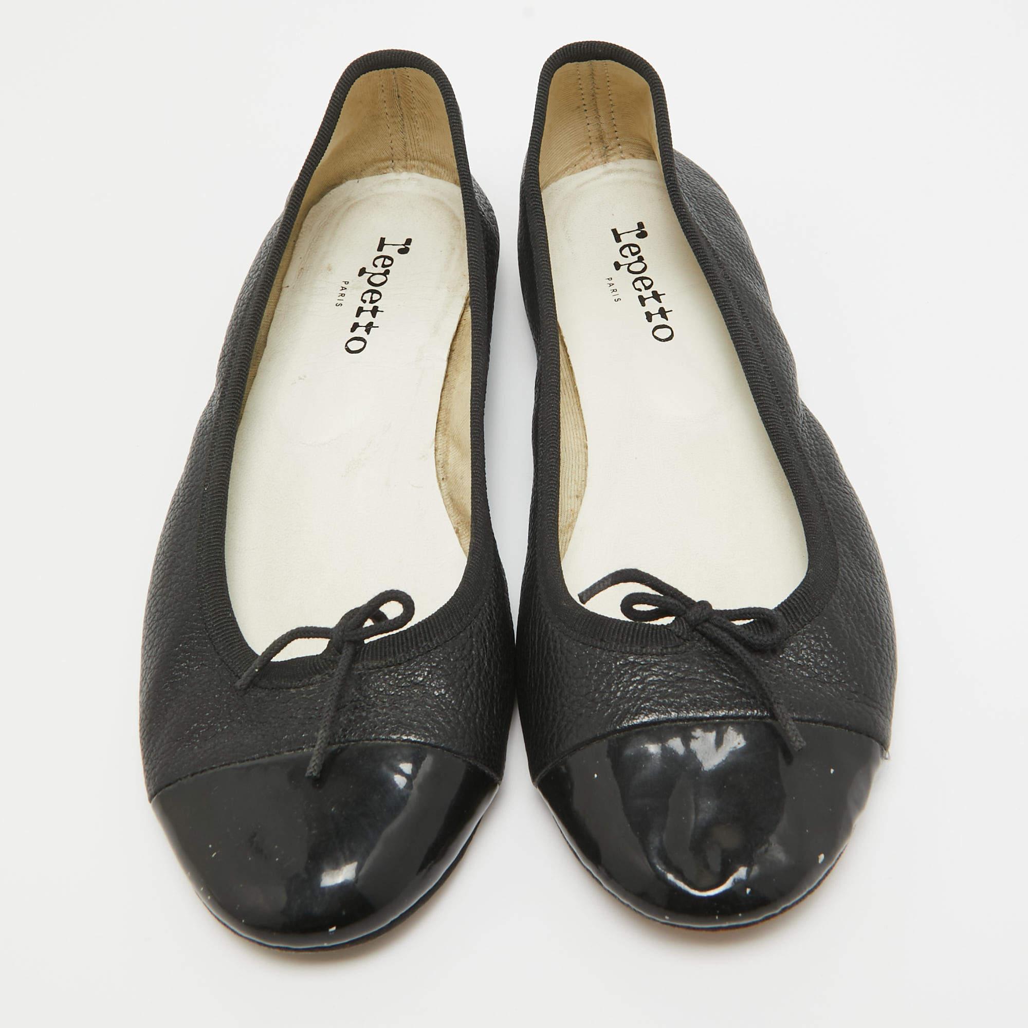 Noir Repetto - Ballerines avec nœud en cuir et vernis noir Taille 38 en vente