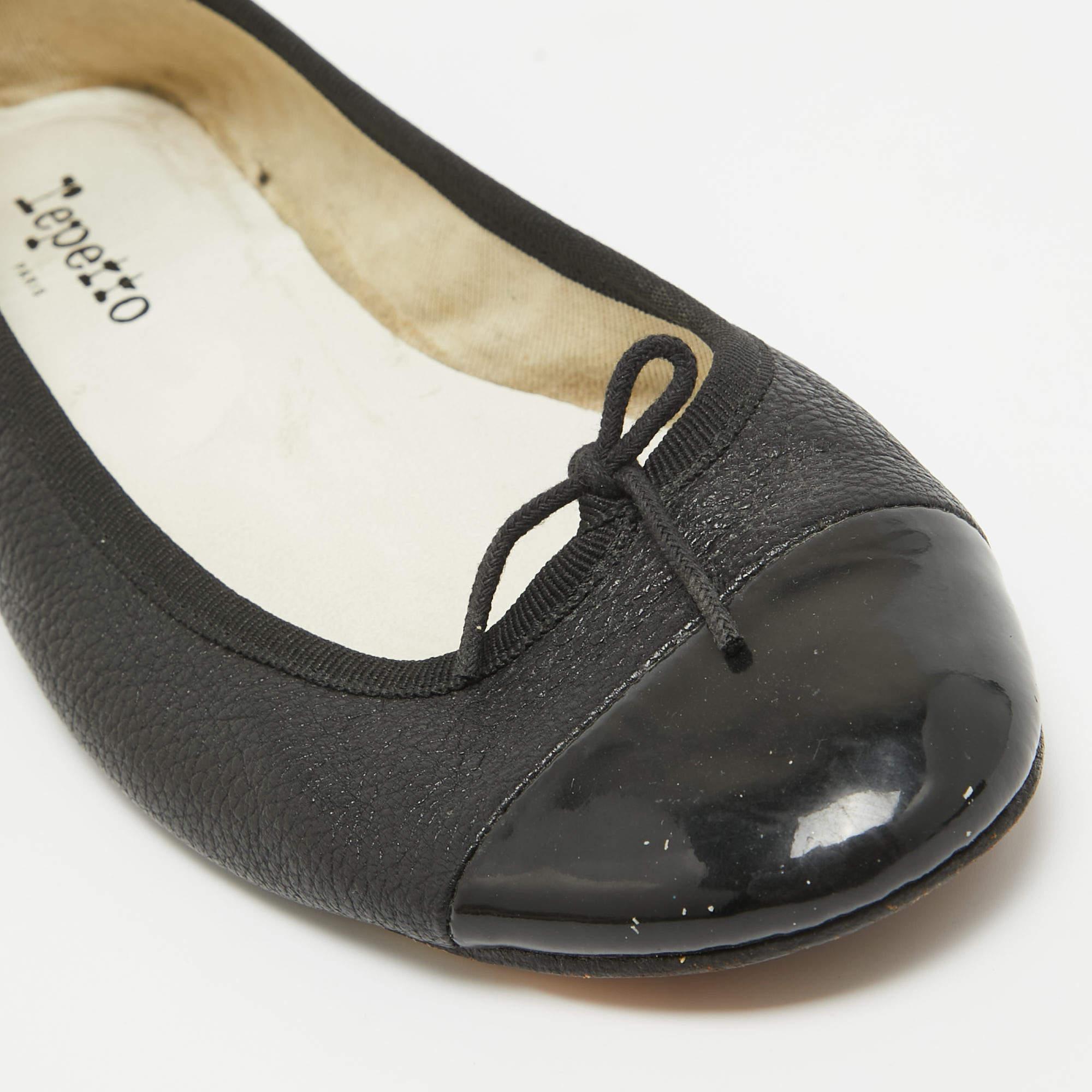 Repetto - Ballerines avec nœud en cuir et vernis noir Taille 38 en vente 3