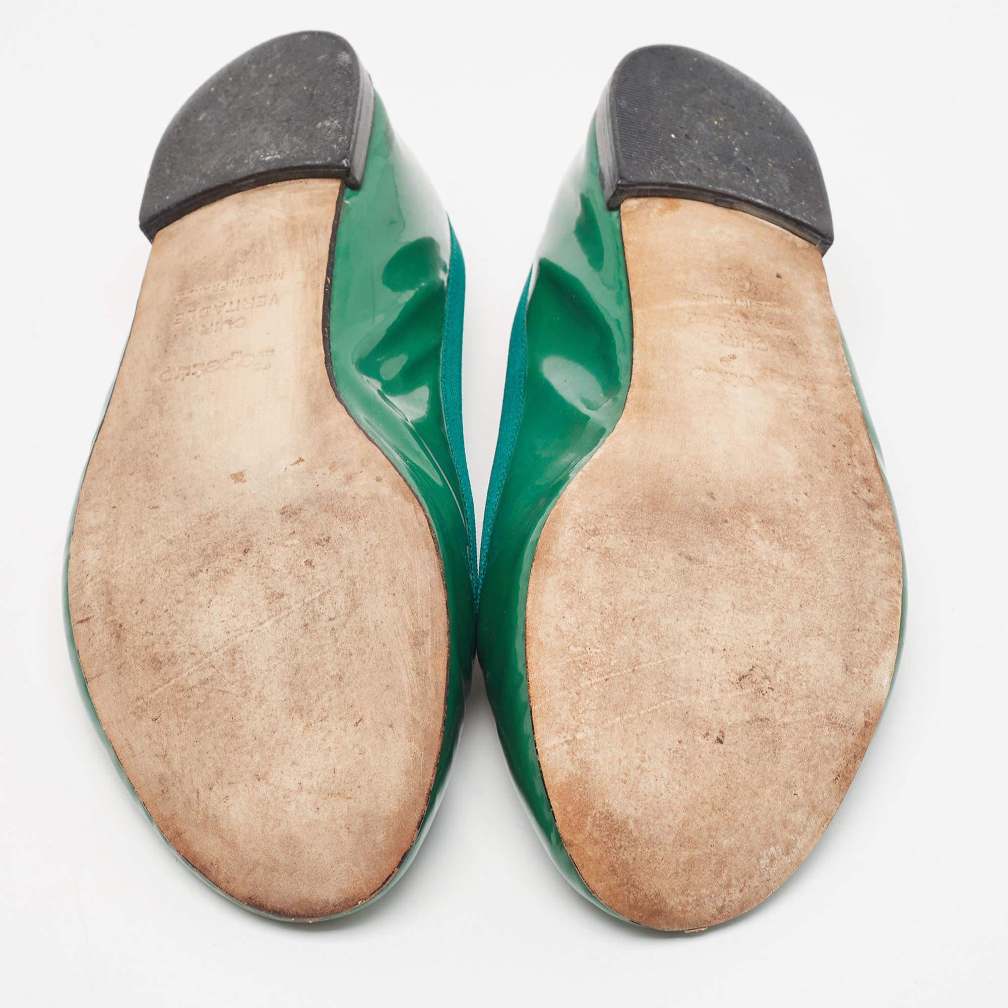 Ballerines Repetto en cuir verni vert avec nœud, taille 38 en vente 1