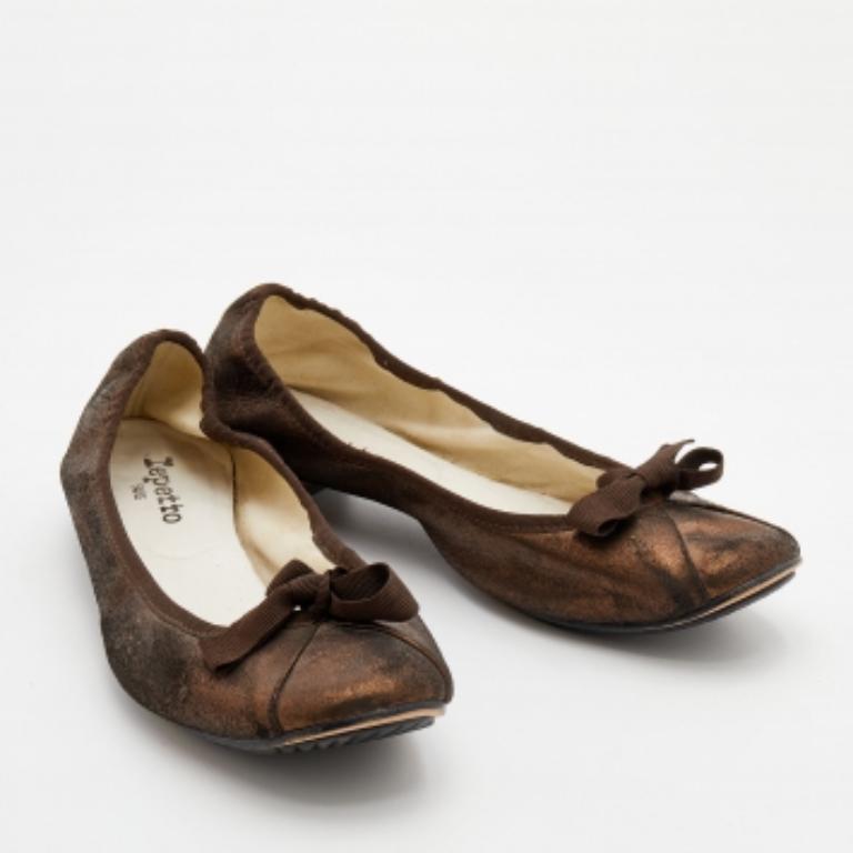 Repetto Bailarinas con Lazo de Ante Bronce Metalizado Talla 41 en Bastante bueno estado para la venta en Dubai, Al Qouz 2