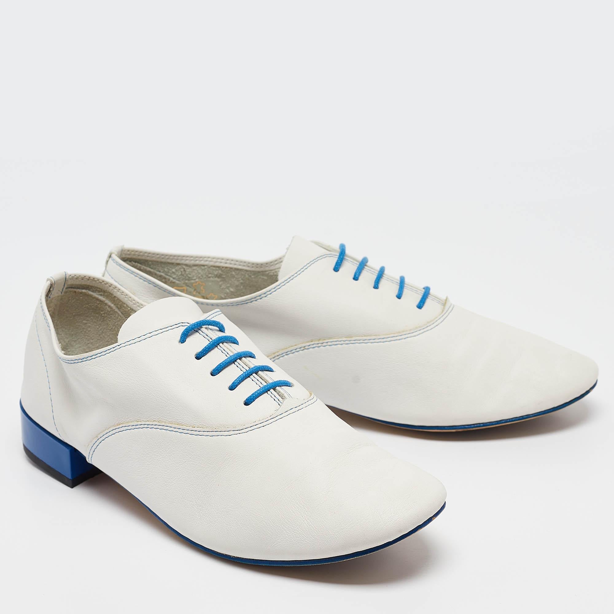 Repetto White Leather Lace Up Loafers Size 39 In Good Condition For Sale In Dubai, Al Qouz 2