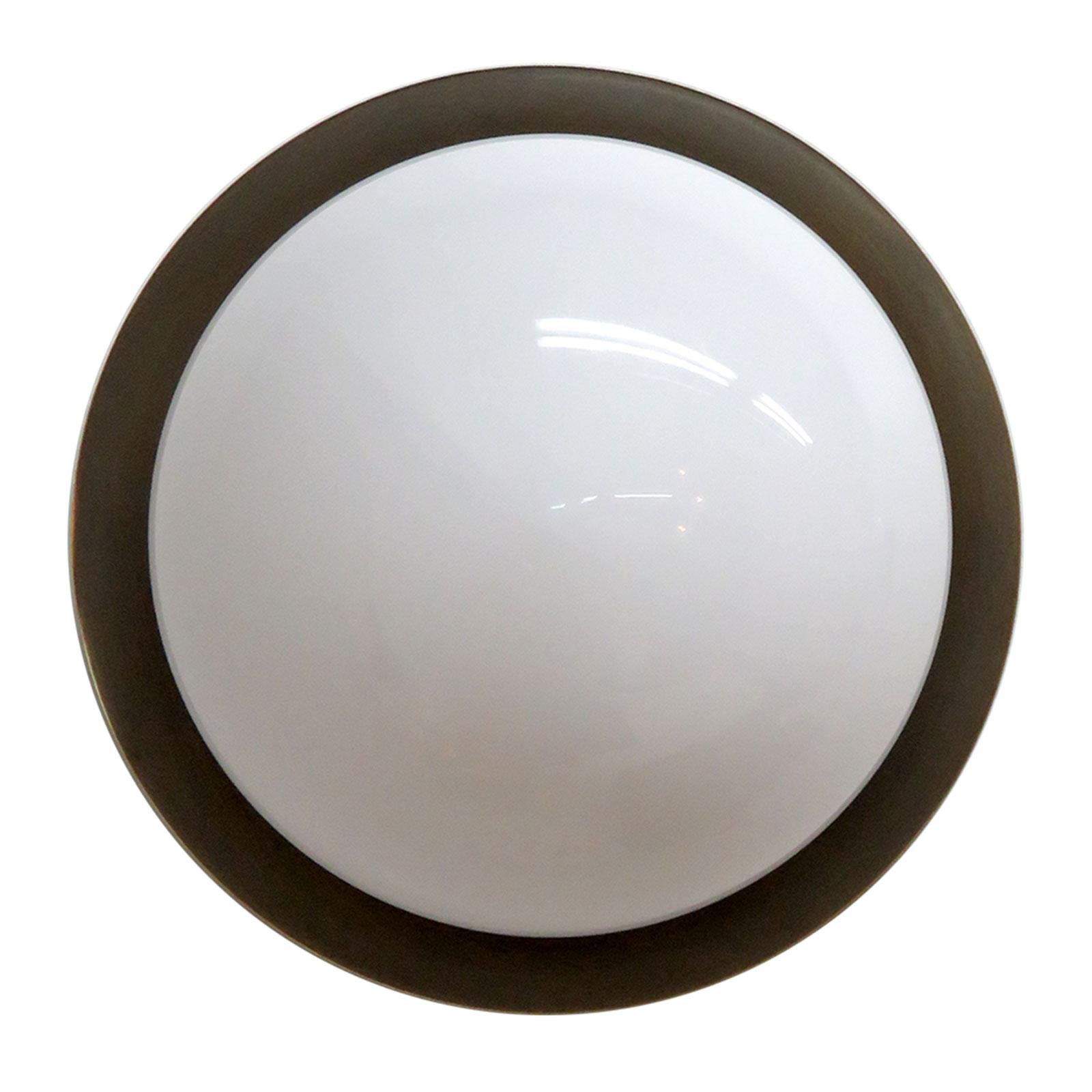 Verre de remplacement pour les lampes du Studio Gallery L7. Cette offre concerne uniquement le verre. 
Les appareils présentés dans cette liste sont uniquement destinés à être montrés. Convient aux lampes de studio Gallery L7 suivantes : 
- Arraid