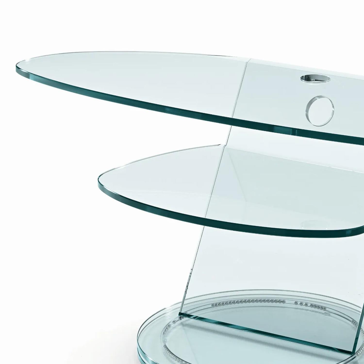 Table Stand Replay TV with all structure in transparent glass
with double top on a revolving base with ball bearing system.
Also available on request in:
L90xD52xH50cm, price: 3400,00€.
