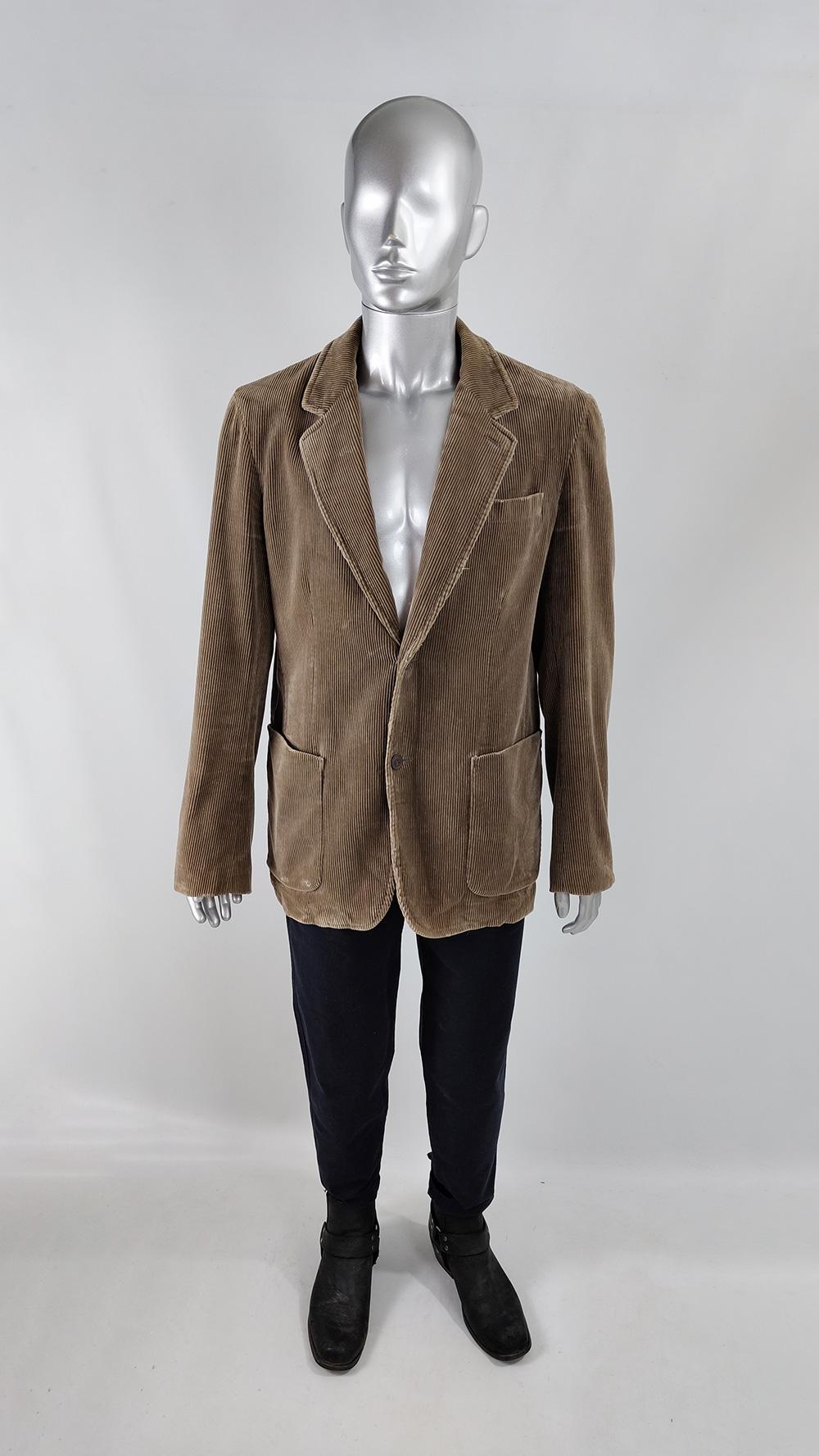 A super cool and effortless mens vintage blazer jacket from the 90s by quality Italian fashion label, Replay for their mainline label. In a brown corduroy fabric, this has a nonchalant unstructured design. The irreverent charm of this jacket is