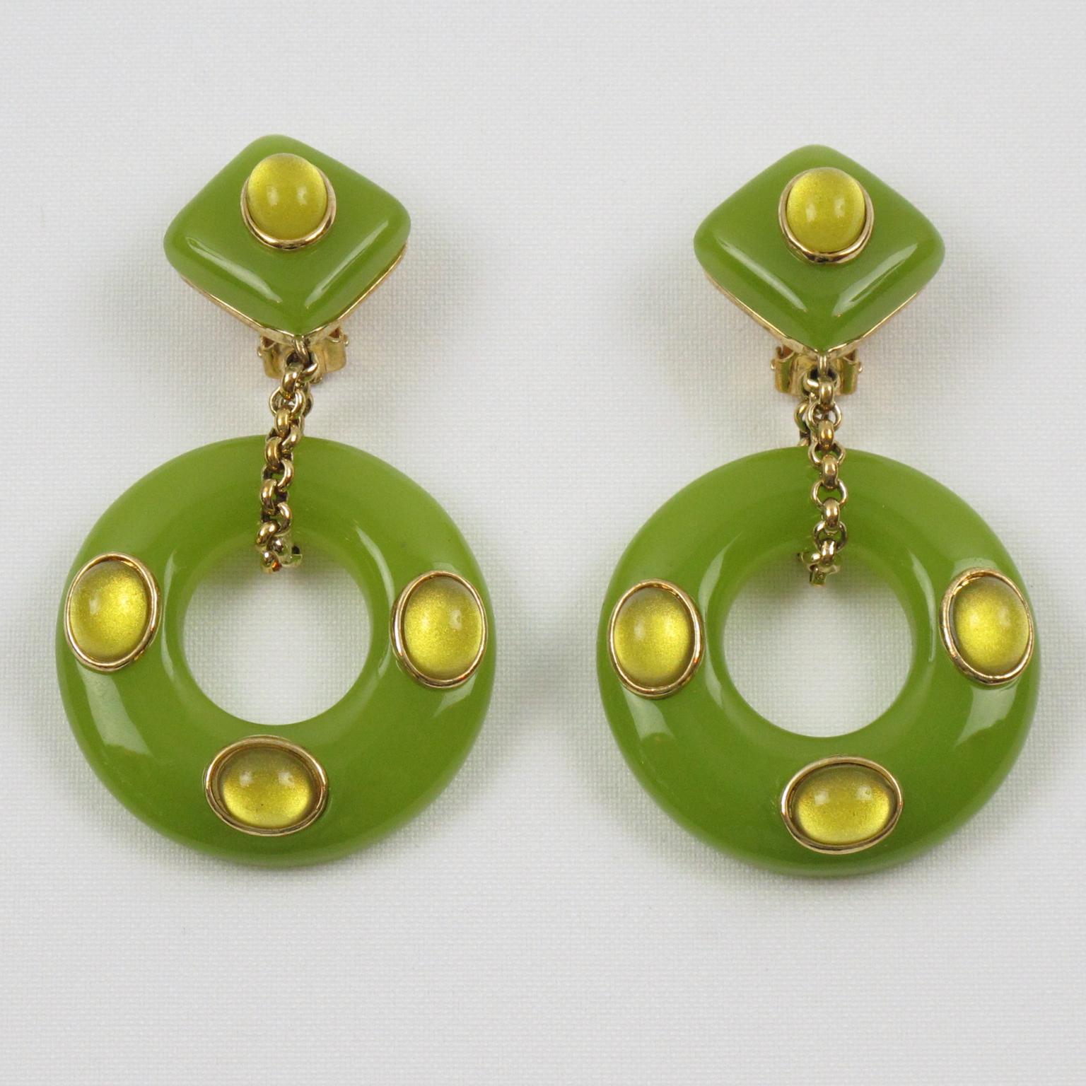 Replica Collection Italy Green Resin Dangling Clip Earrings In Excellent Condition In Atlanta, GA