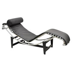 Retro Replica Le Corbusier LC4 Style Chaise Lounge Chair in Black Leather