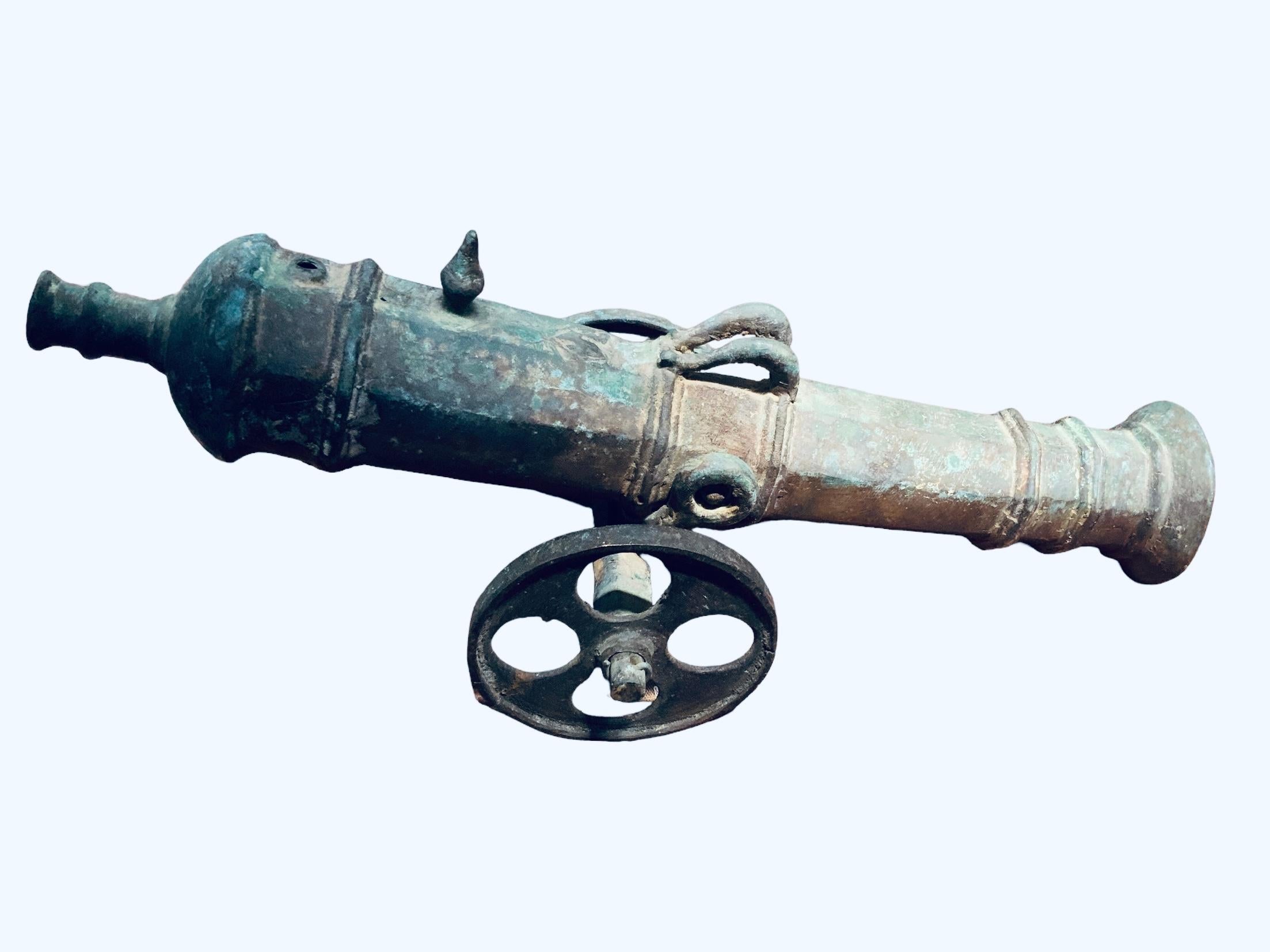 Patinato Replica del modello di un cannone di bronzo in vendita