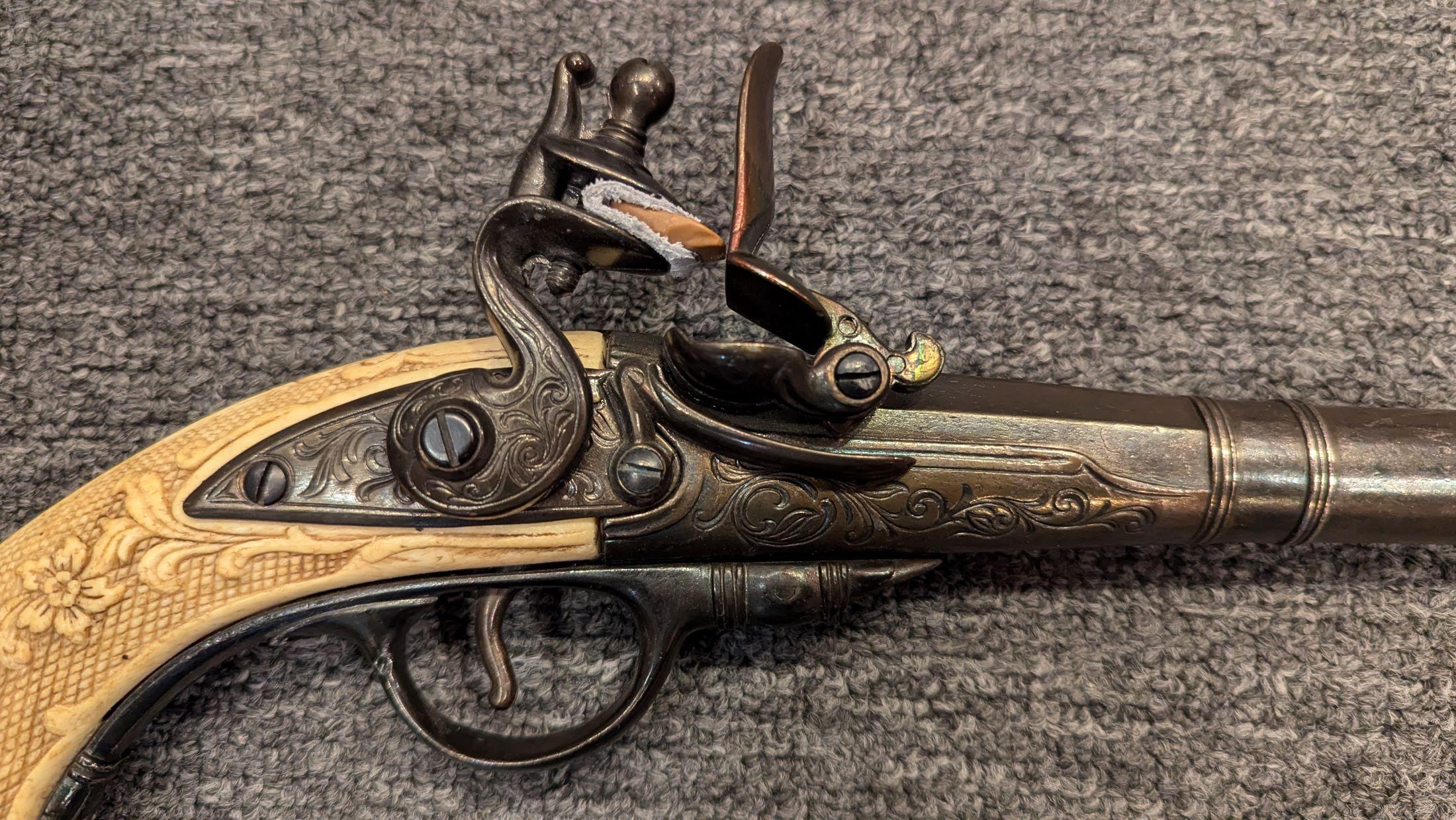 Réplique de platine à silex sans mise à feu Bon état - En vente à Pueblo, CO