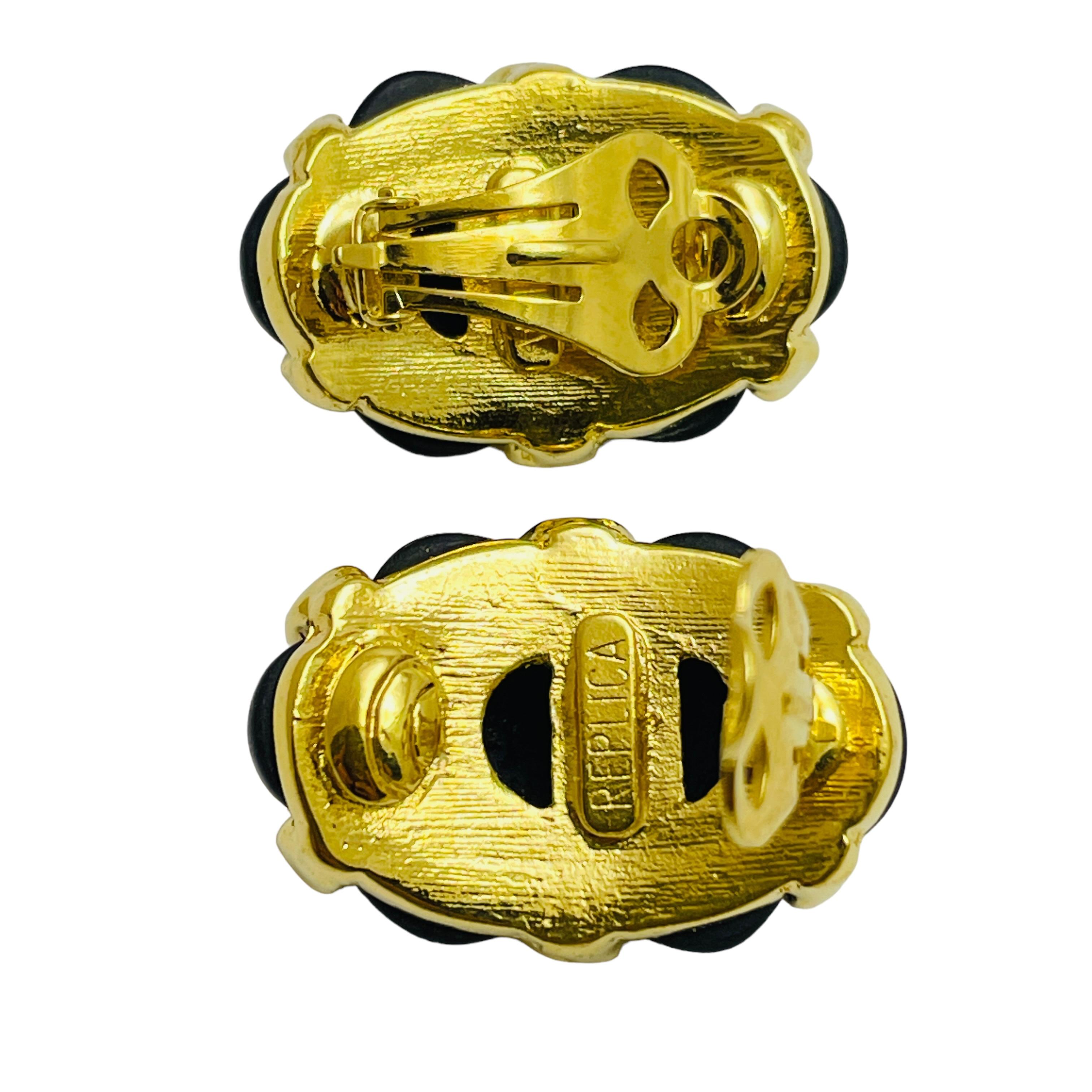 REPLICA signed vintage gold black massive designer runway clip on earrings In Good Condition For Sale In Palos Hills, IL