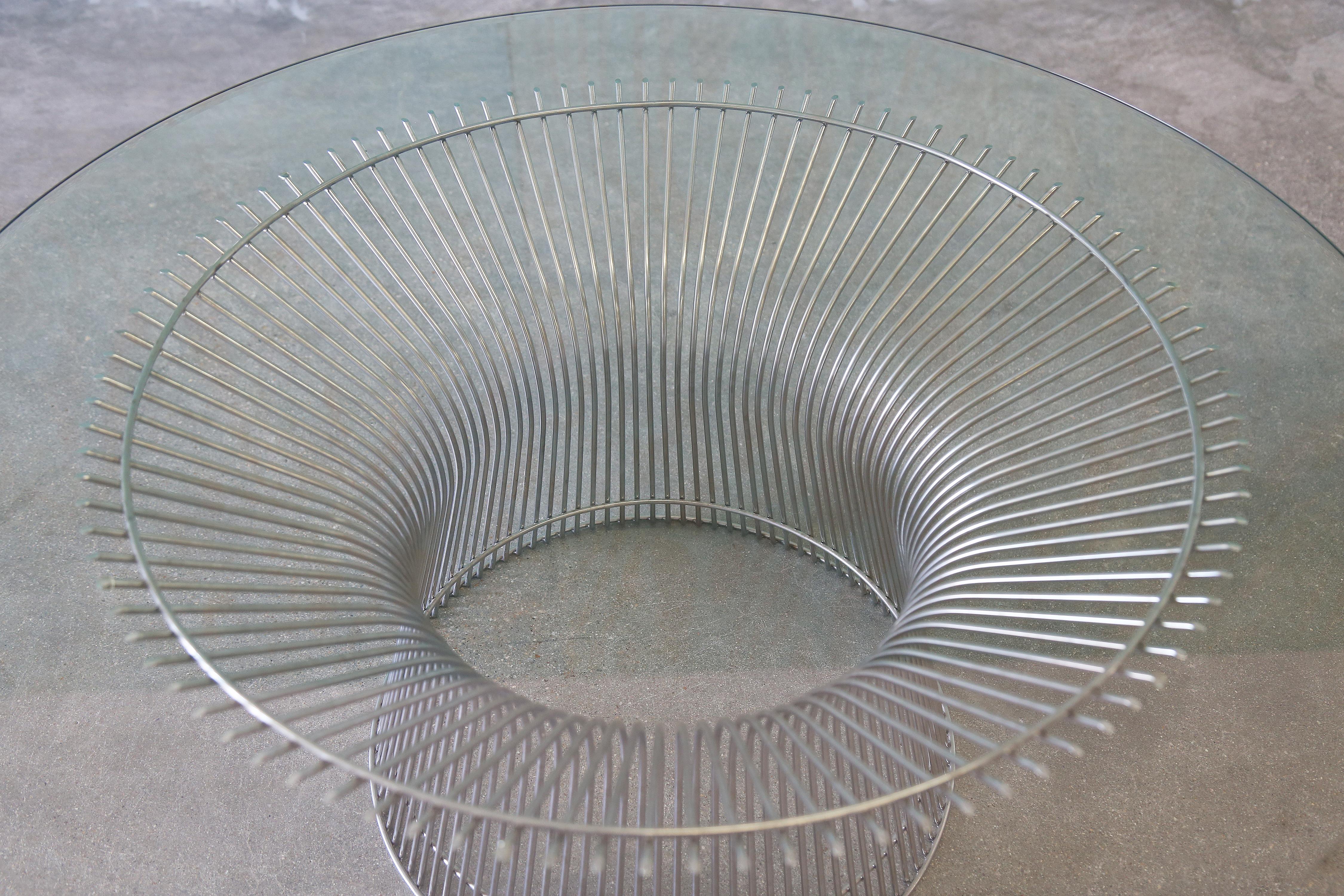 XXIe siècle et contemporain Réplique de la table basse en chrome et verre 36