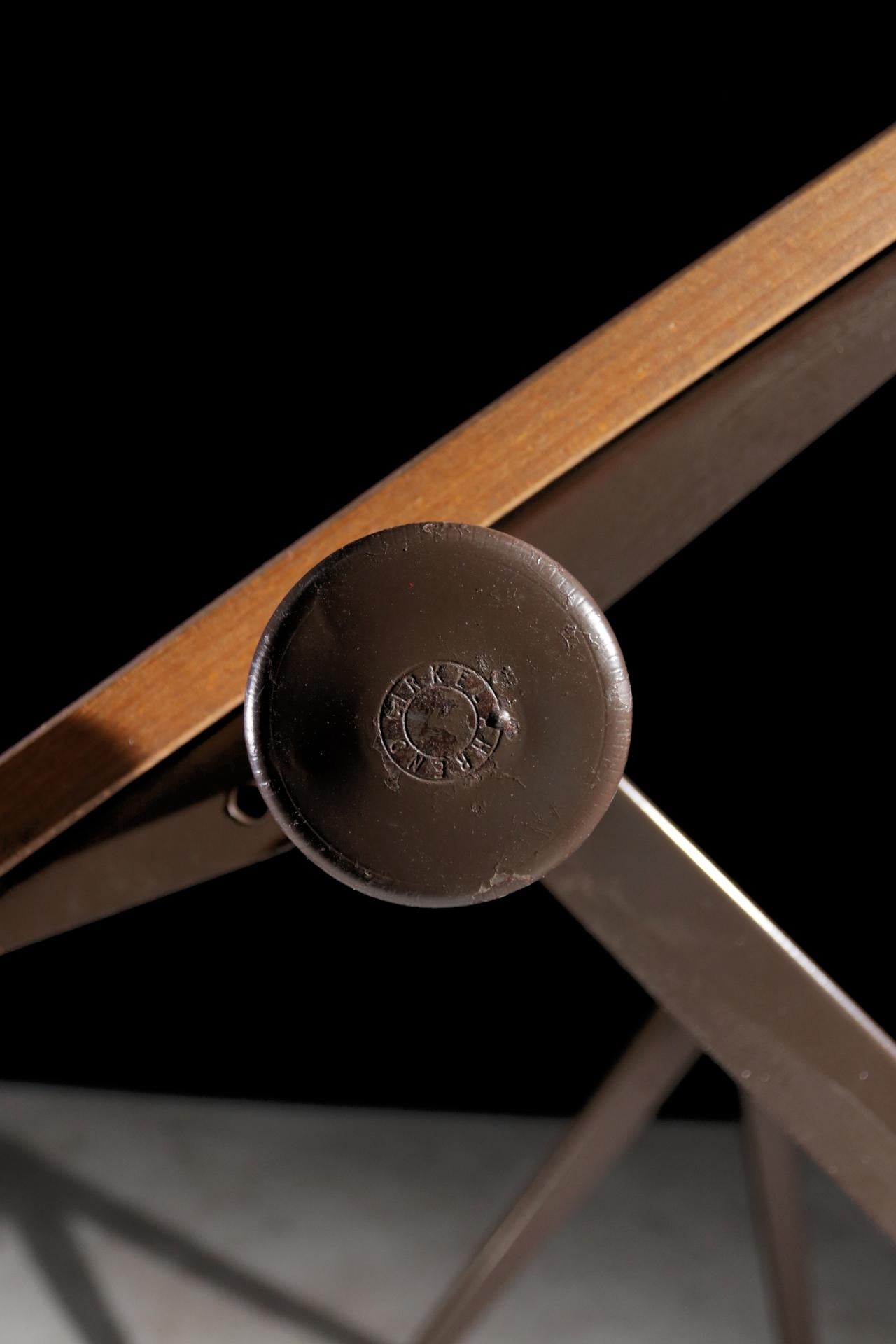 Reply Dutch Design Architect drawing table designed by Wim Rietveld and Friso Kramer for Ahrend de Circel in 1959.
Design Classic, awarded with the 