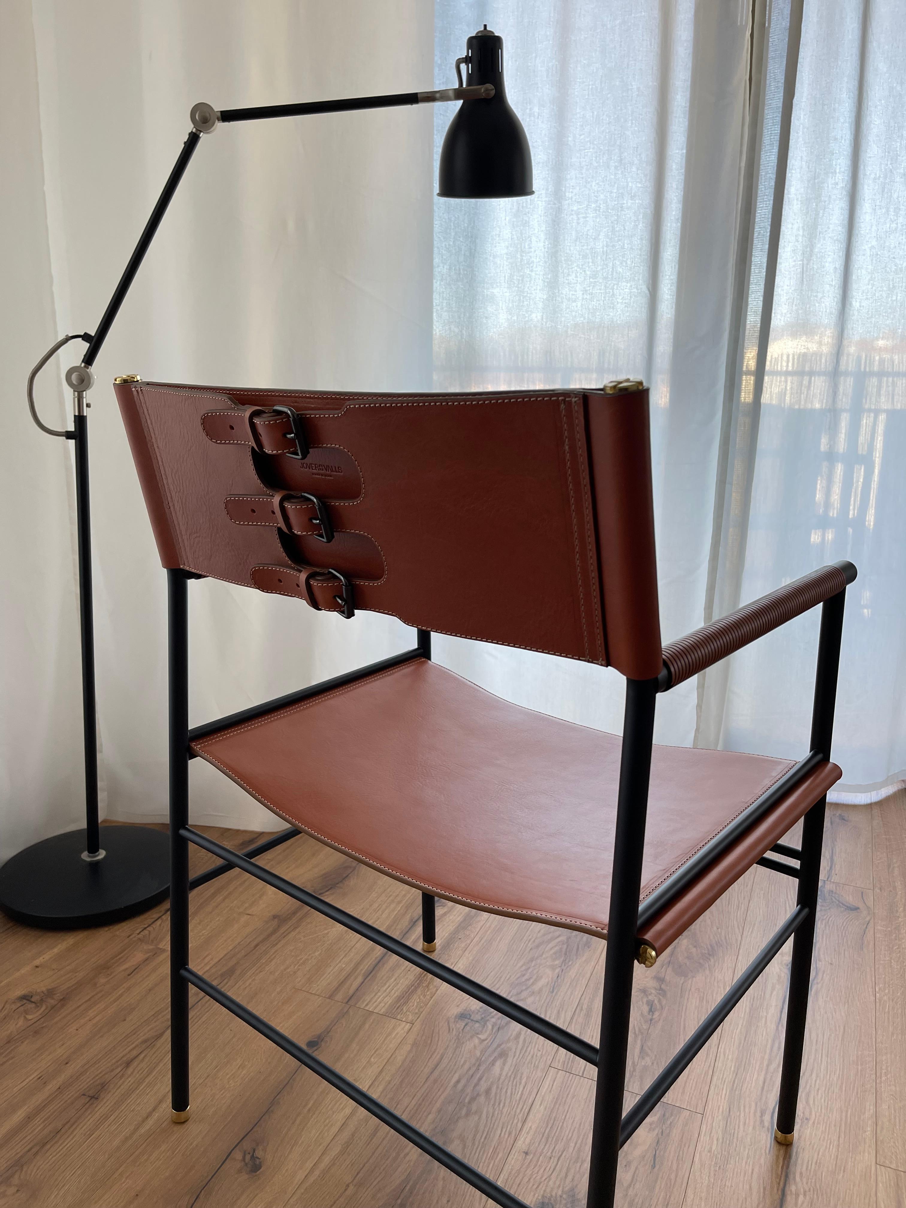 Kunsthandwerklicher zeitgenössischer Stuhl aus cognacfarbenem Leder und schwarzem Gummimetall im Angebot 5