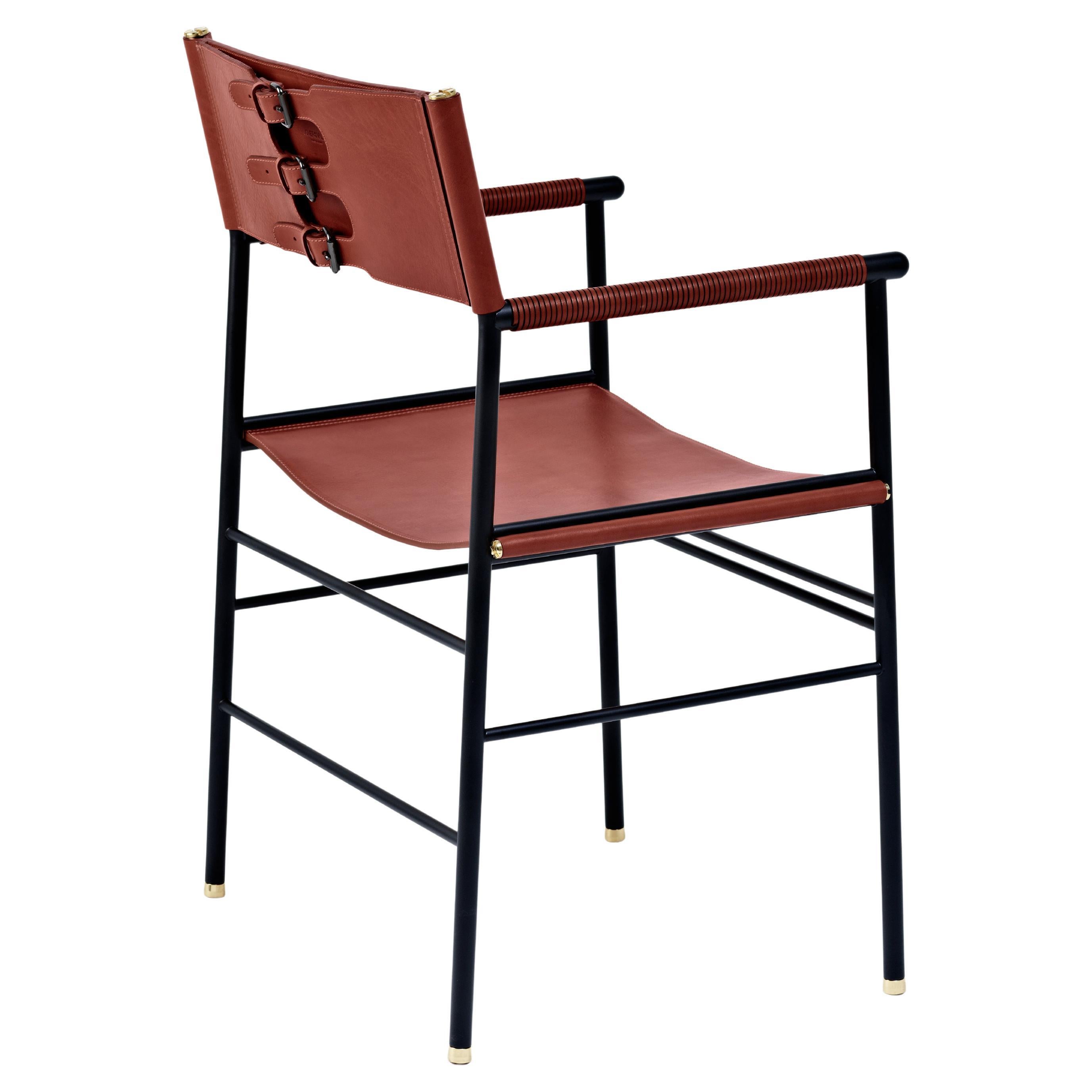 Chaise contemporaine artisanale en cuir cognac et métal en caoutchouc noir en vente