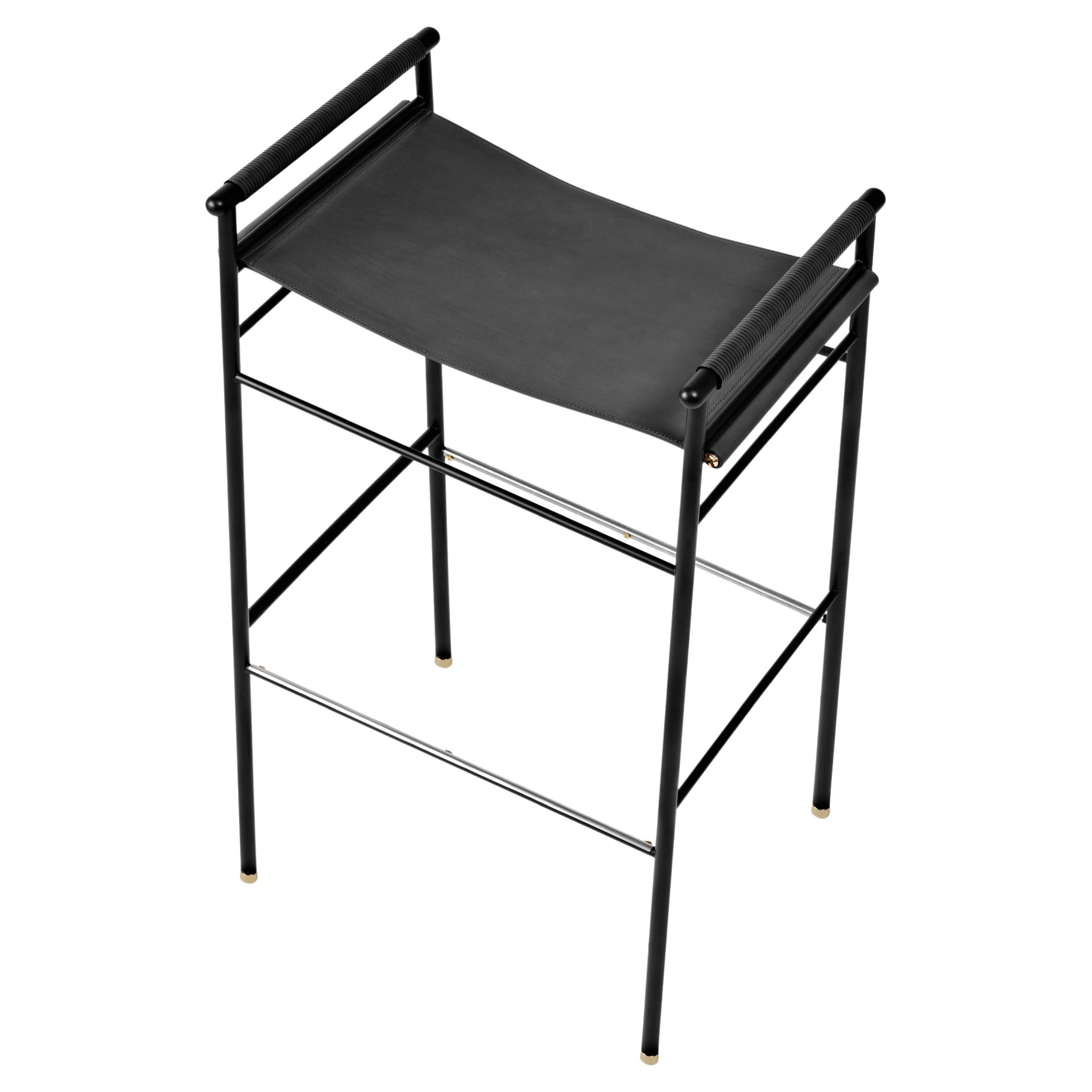 Tabouret de bar contemporain "Repose" Selle noire Structure caoutchoutée noire en vente